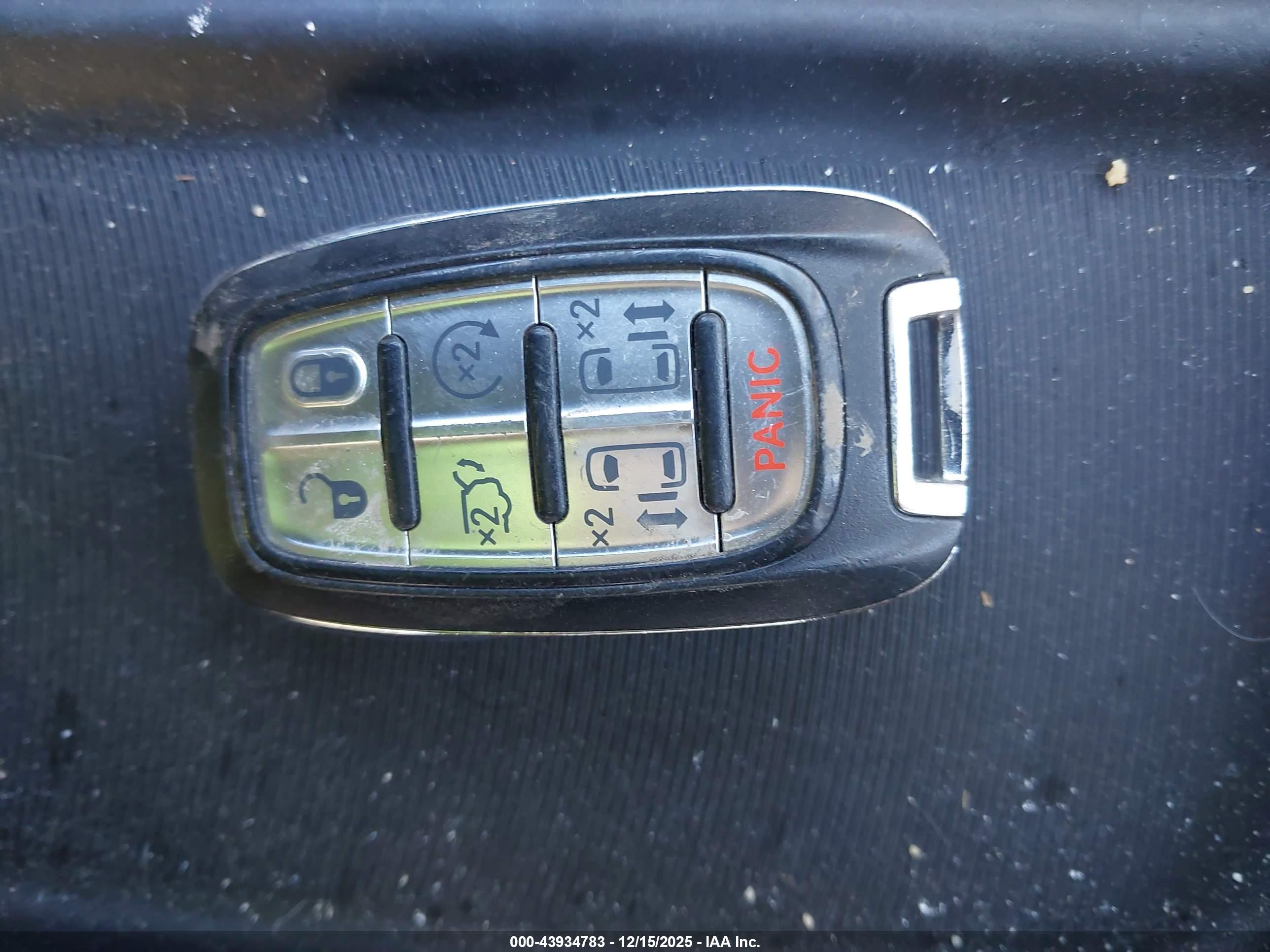 CHRYSLER PACIFICA image 11