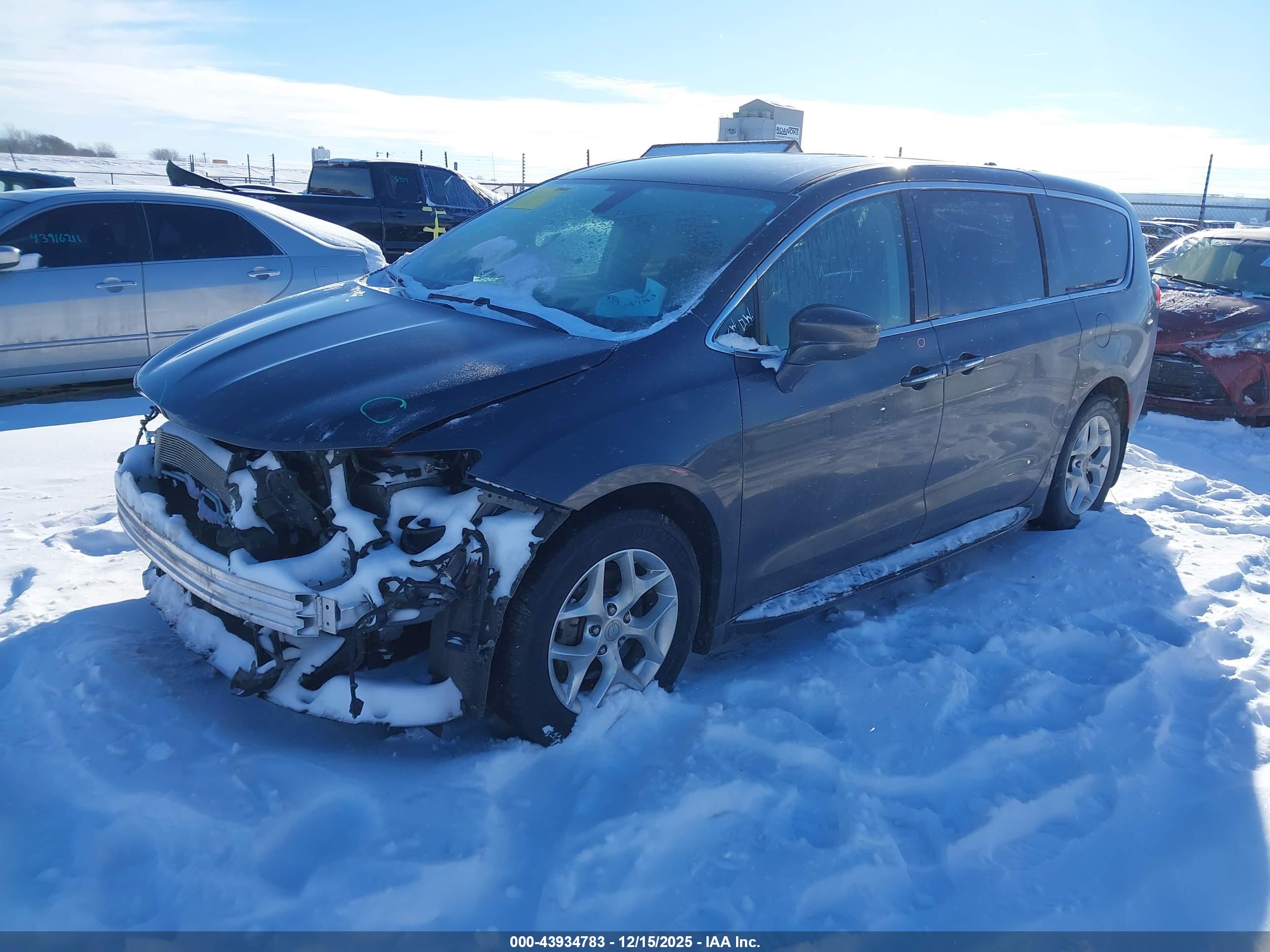 CHRYSLER PACIFICA image 2