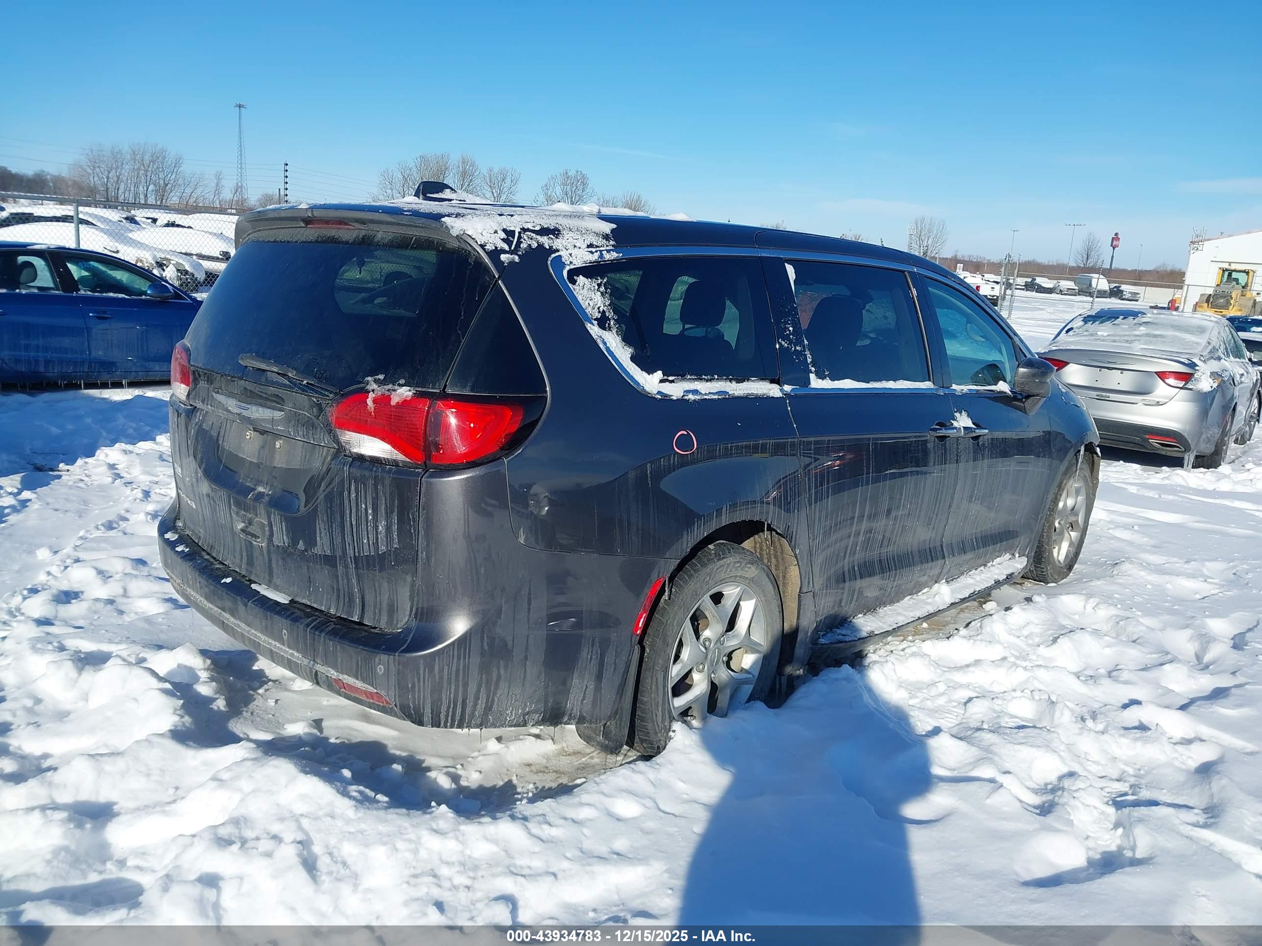 CHRYSLER PACIFICA image 4