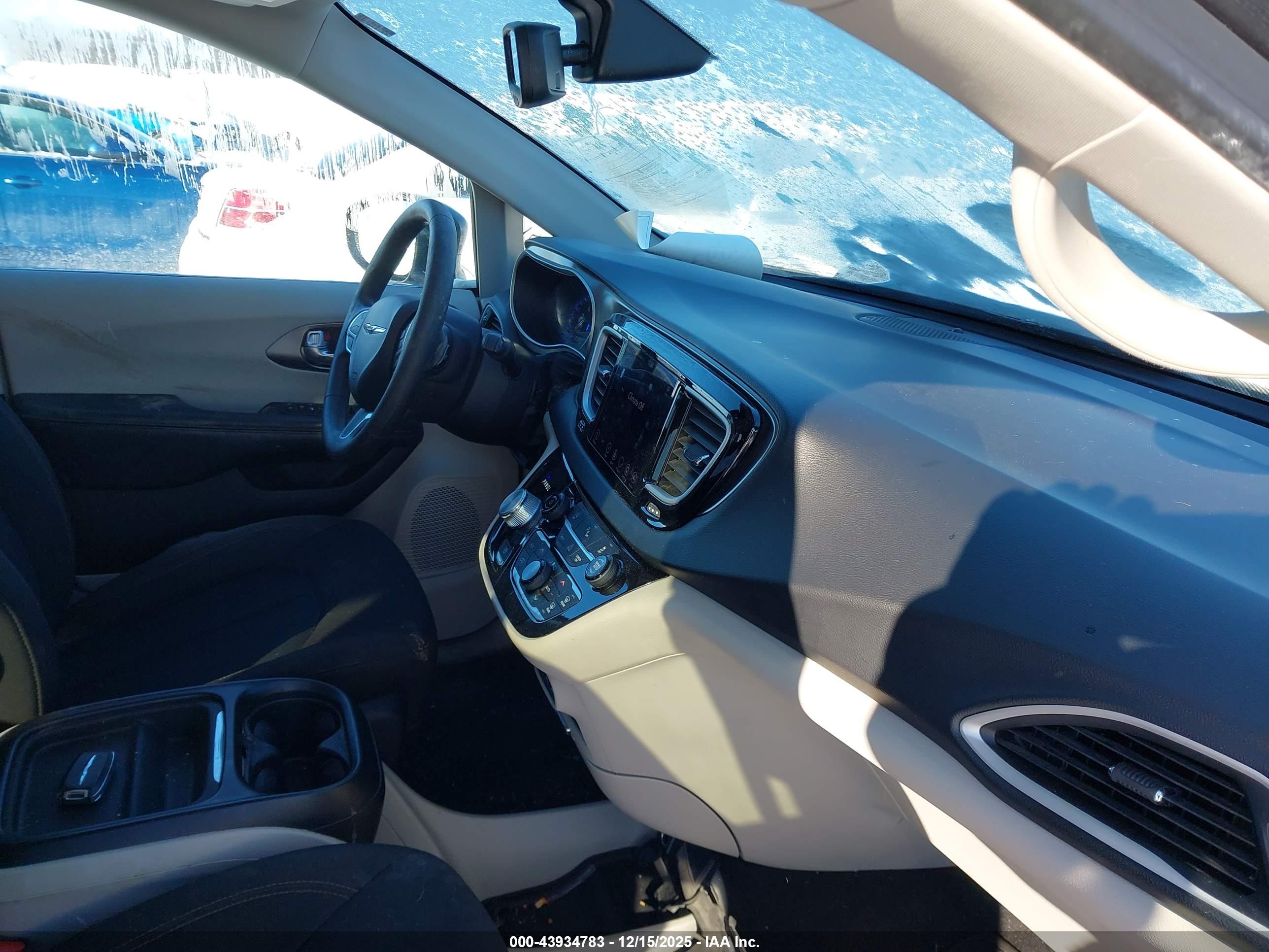 CHRYSLER PACIFICA image 5