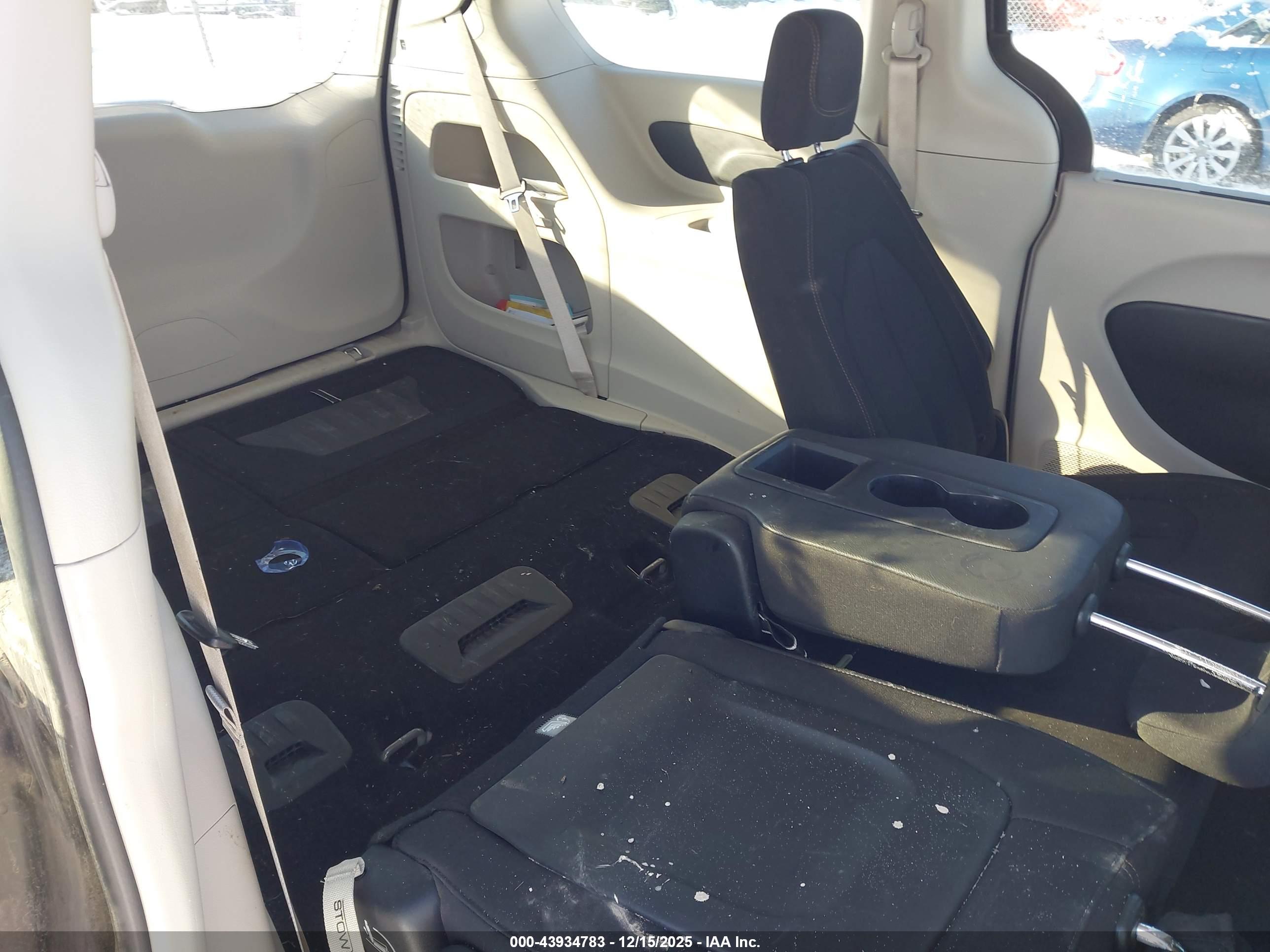 CHRYSLER PACIFICA image 8