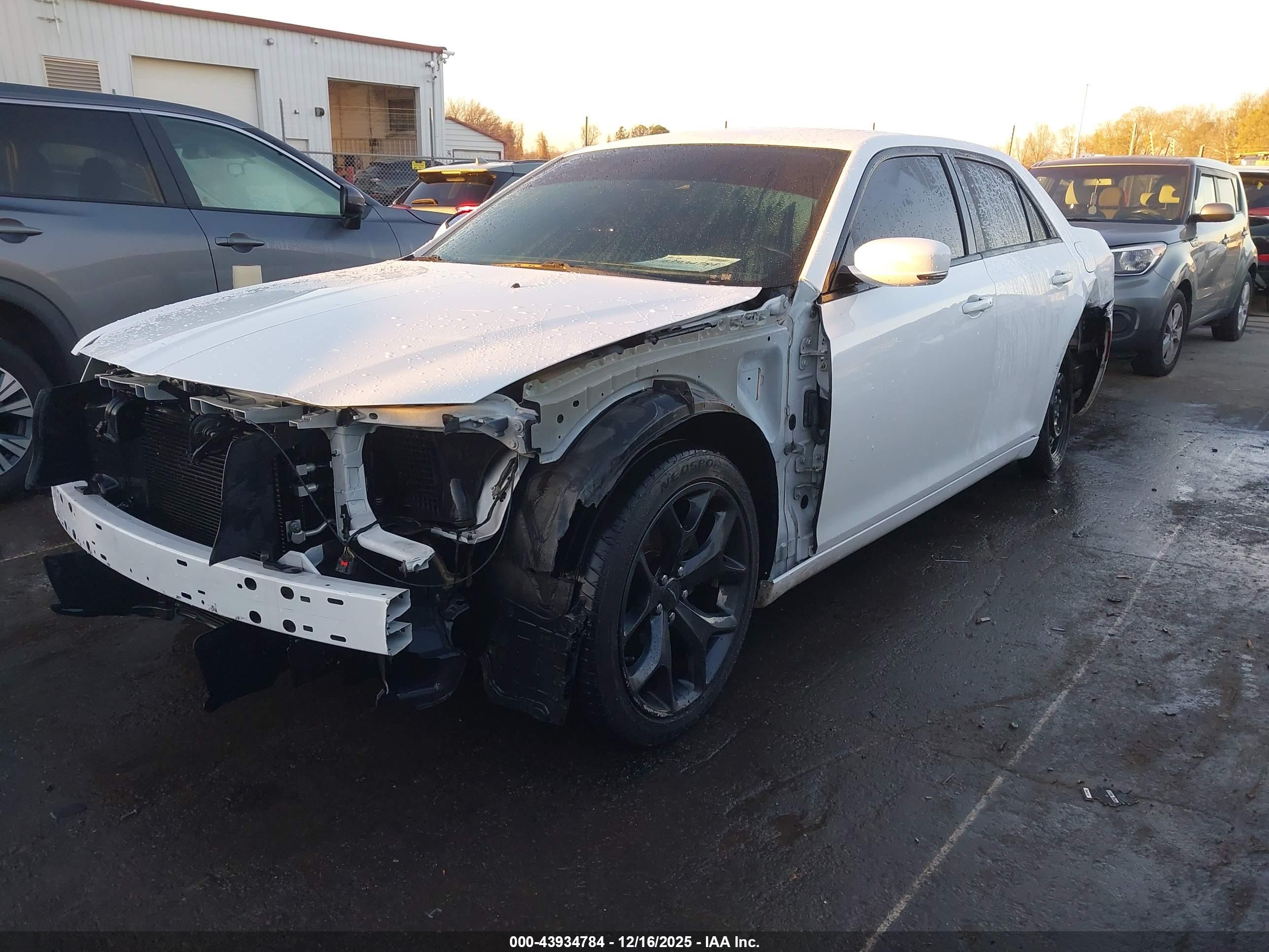 CHRYSLER 300 image 2