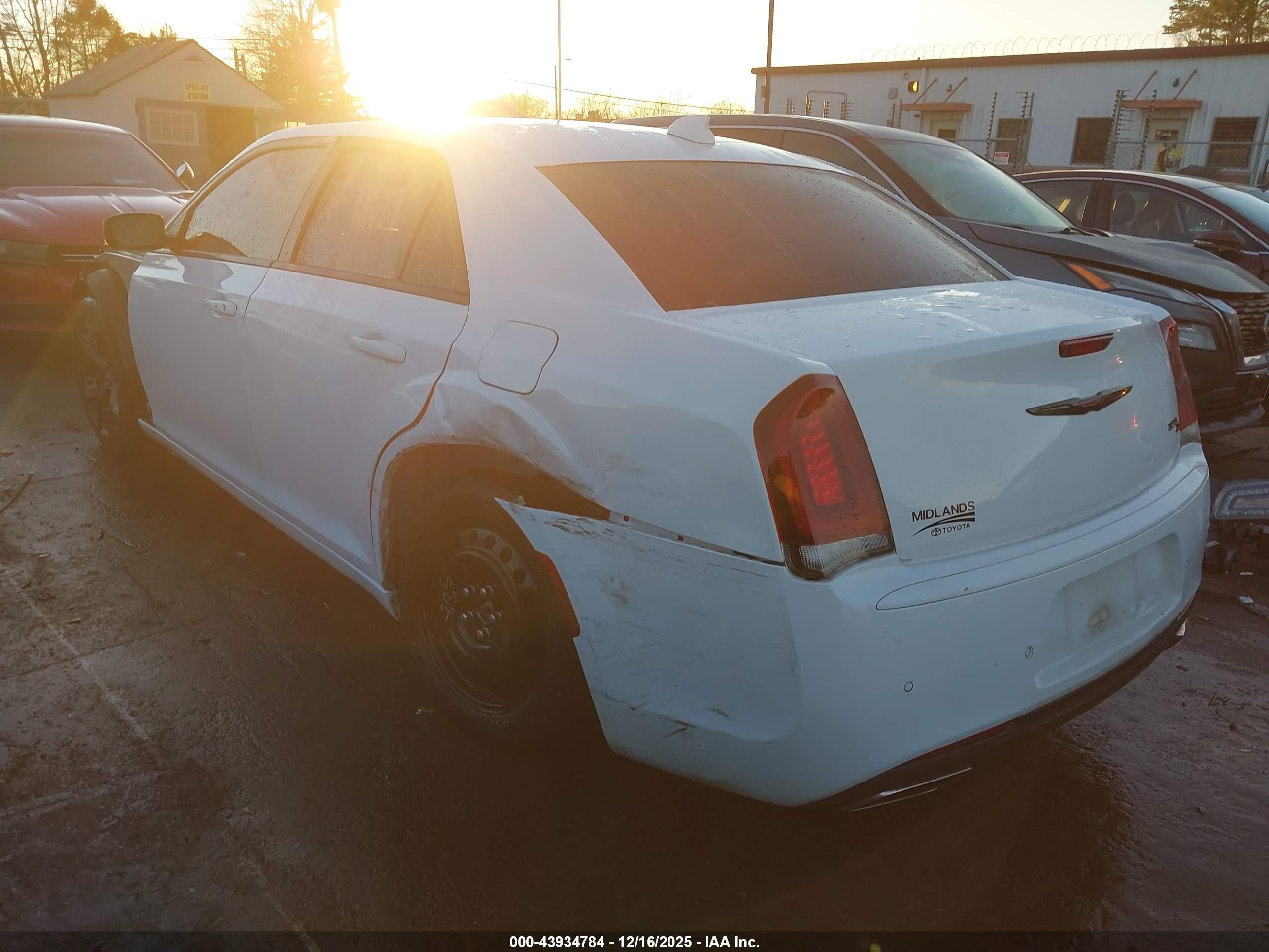 CHRYSLER 300 image 3
