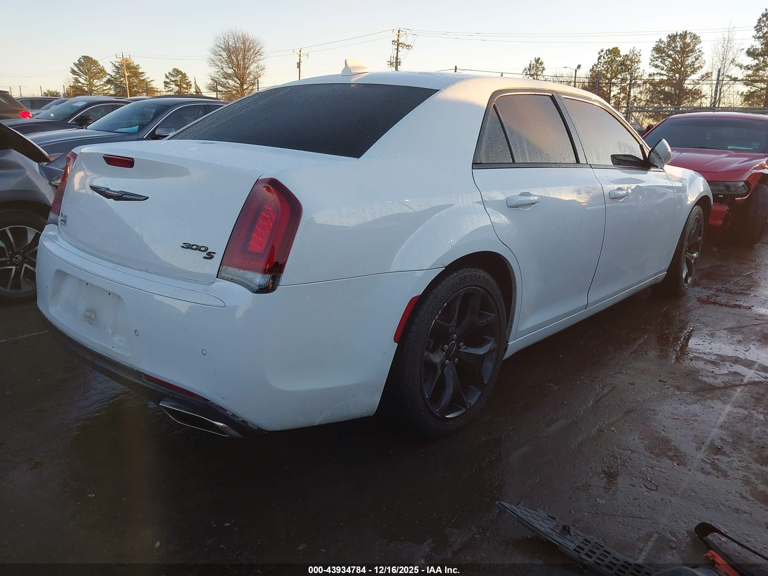 CHRYSLER 300 image 4