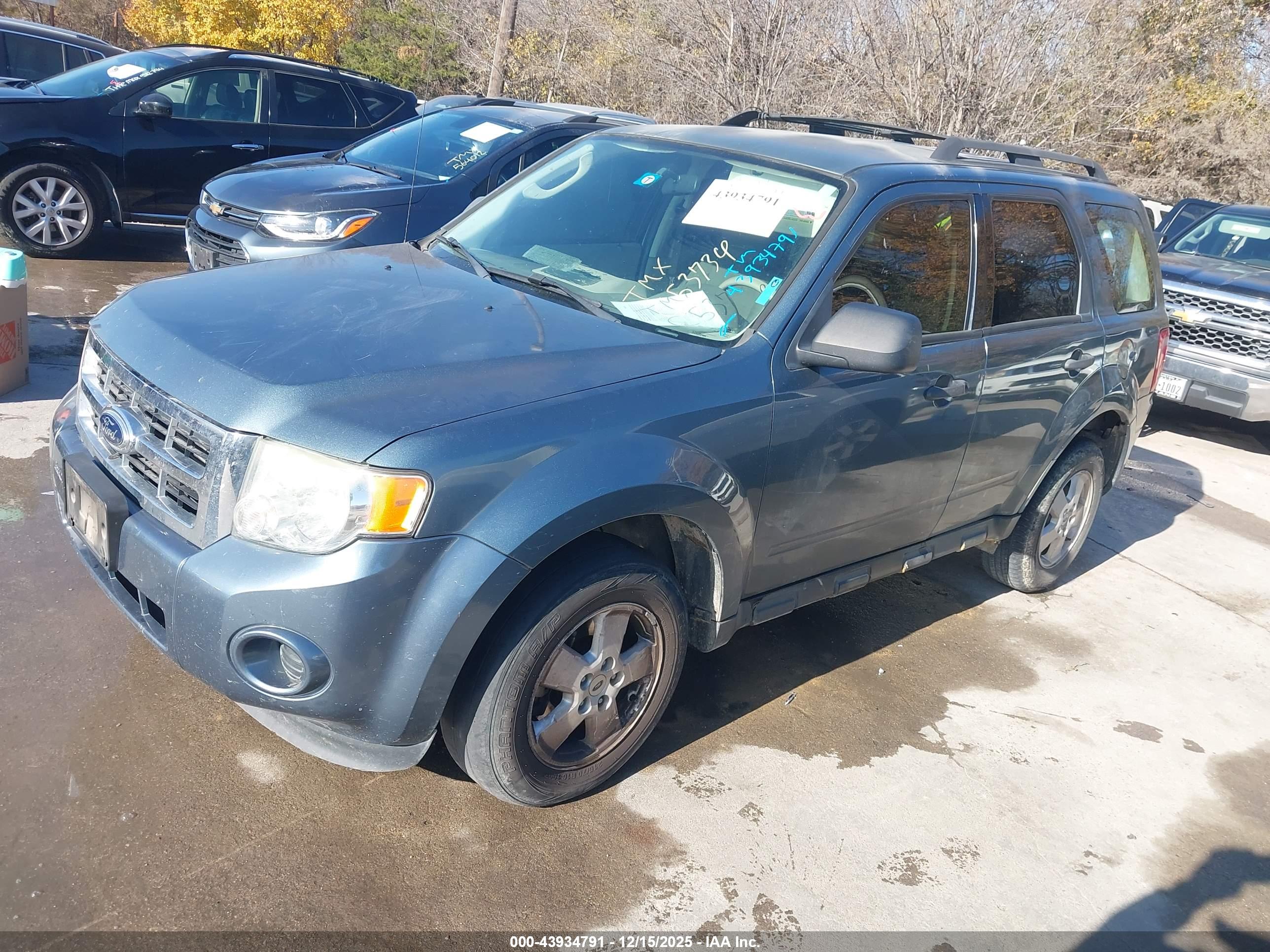 FORD ESCAPE image 2