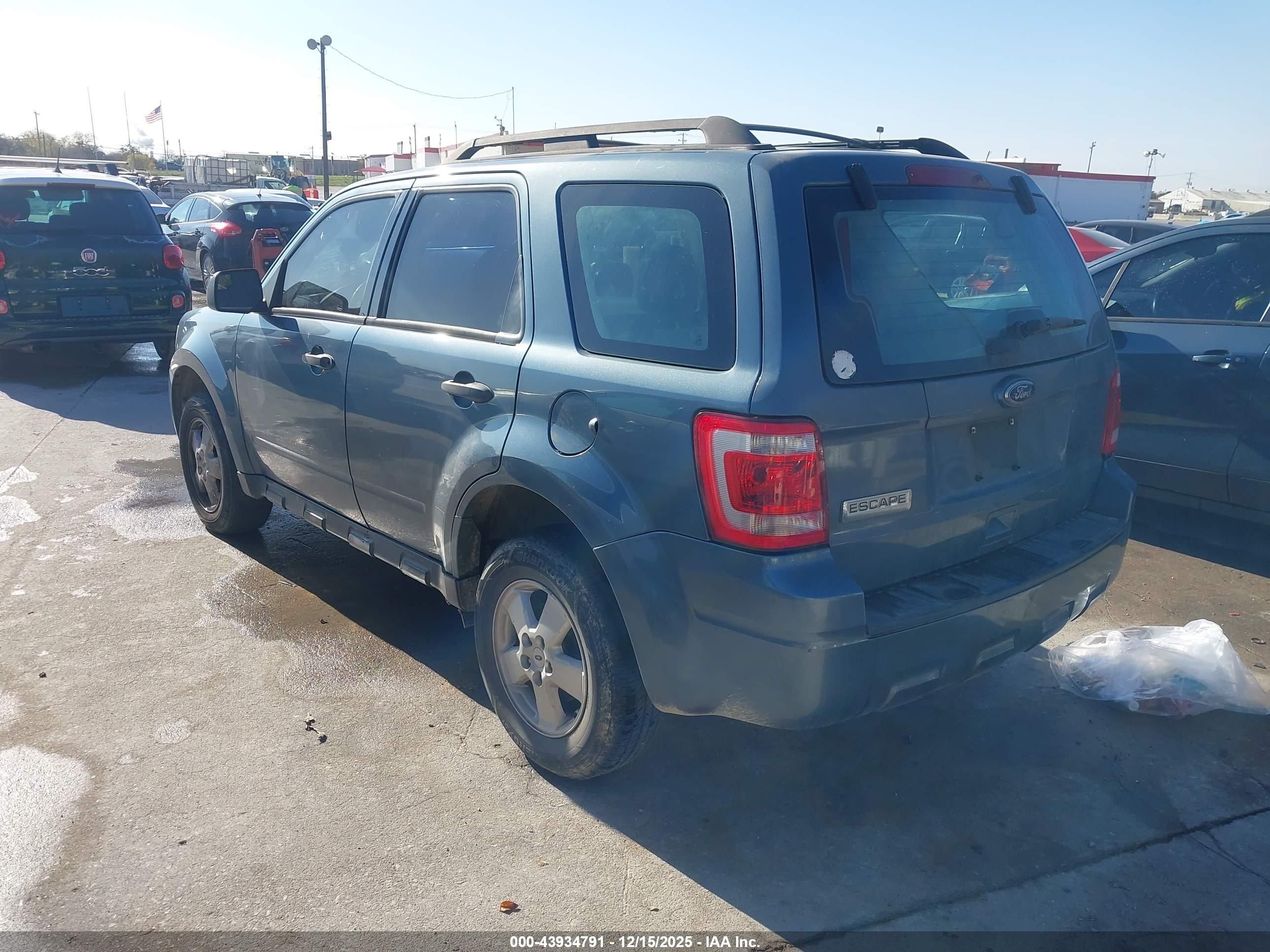 FORD ESCAPE image 3