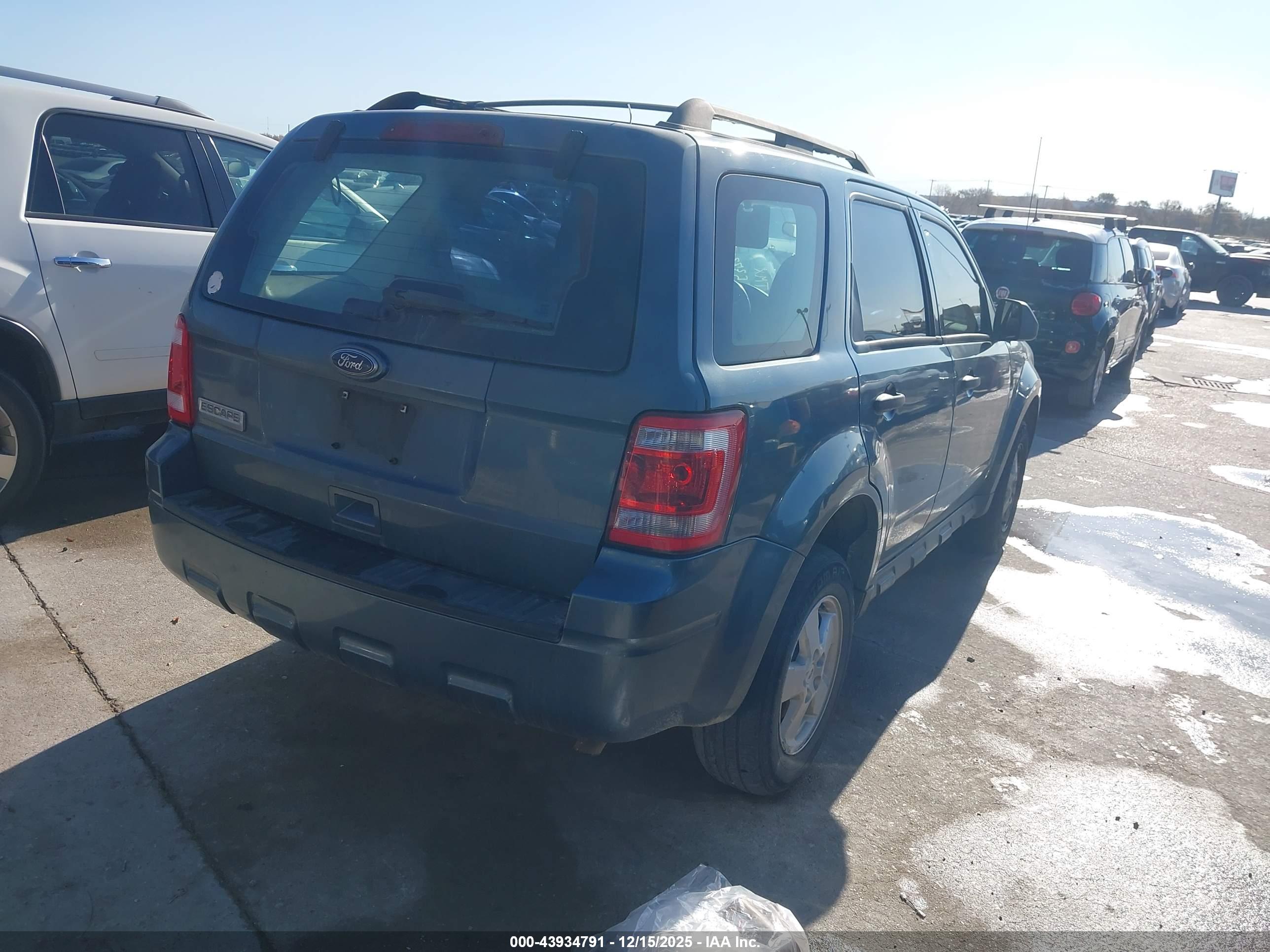 FORD ESCAPE image 4