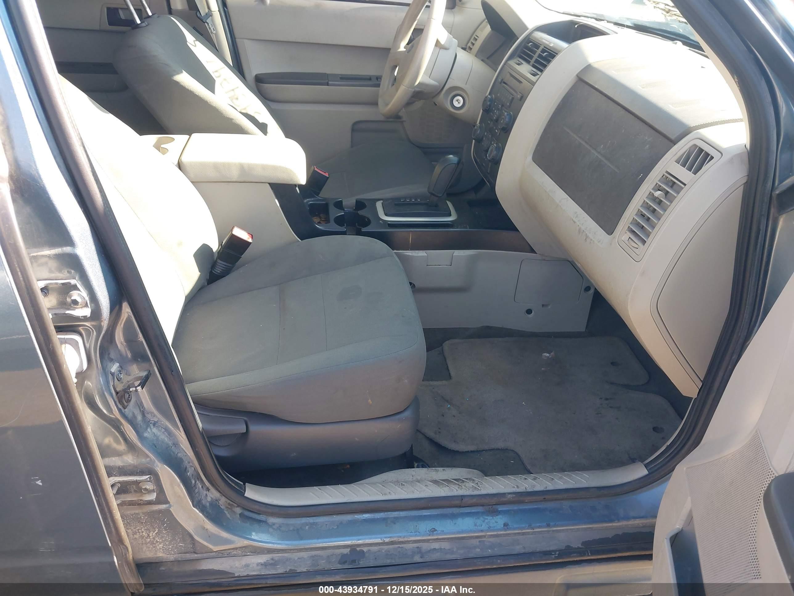 FORD ESCAPE image 5