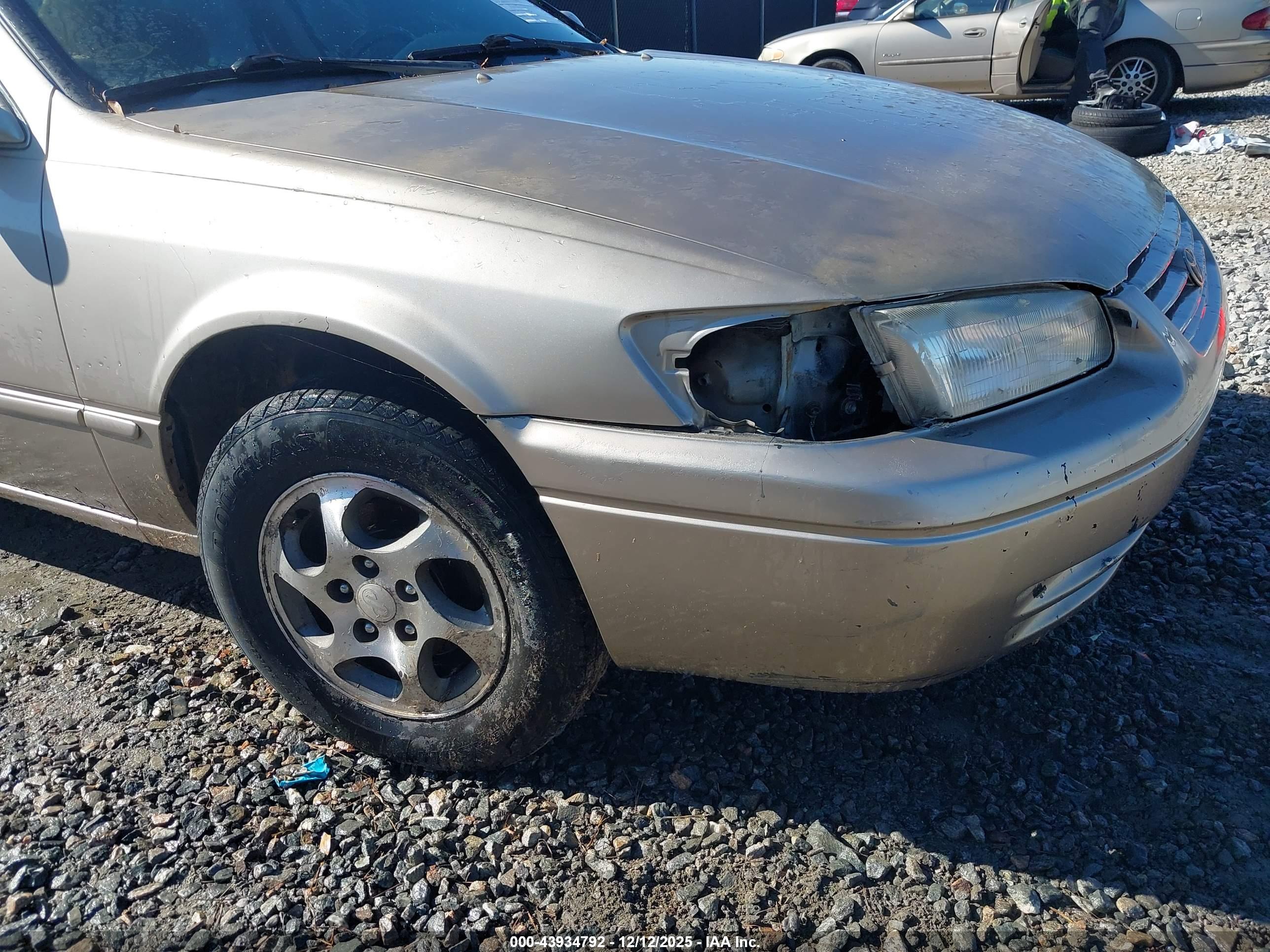 TOYOTA CAMRY image 6
