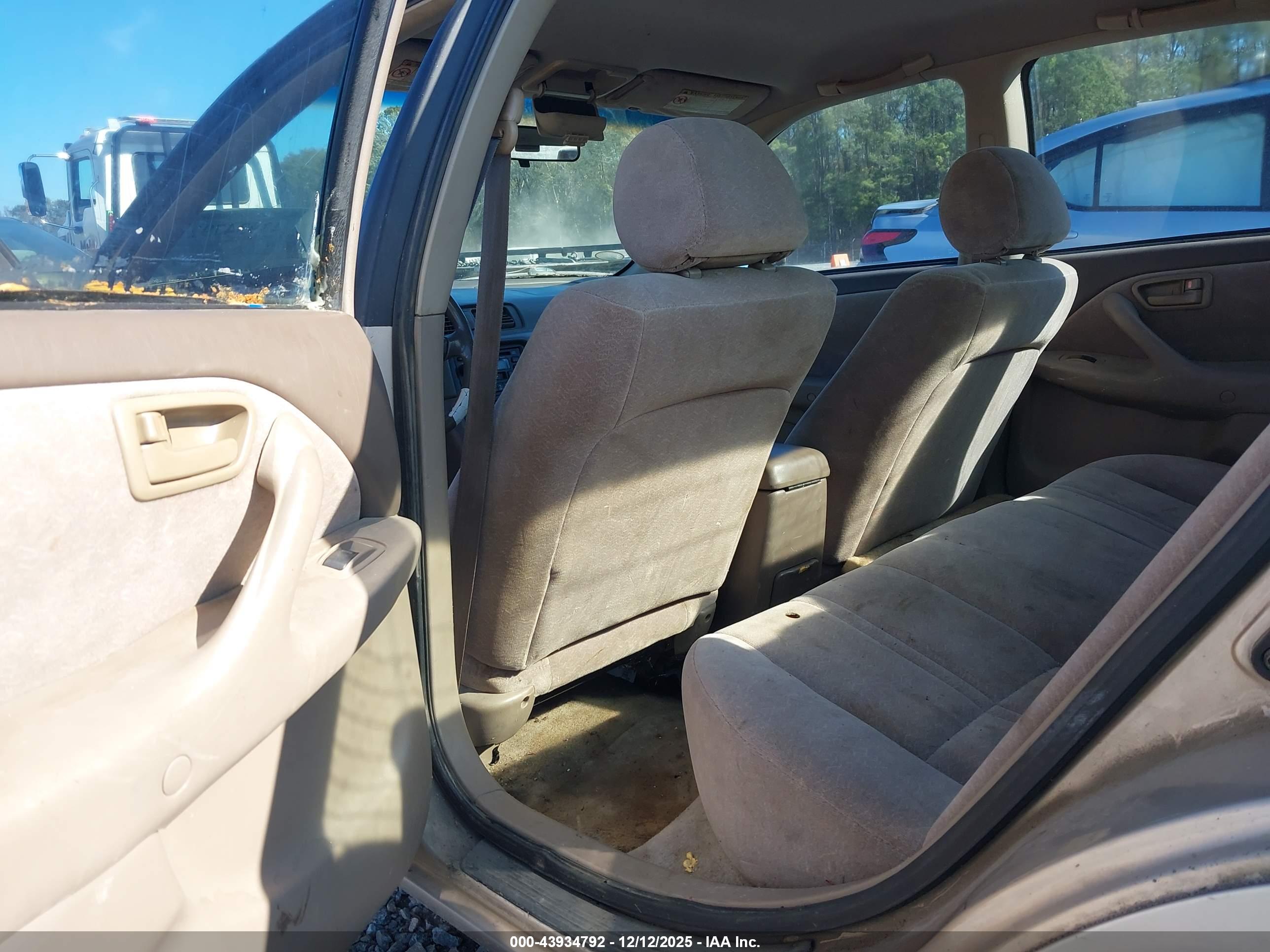 TOYOTA CAMRY image 8