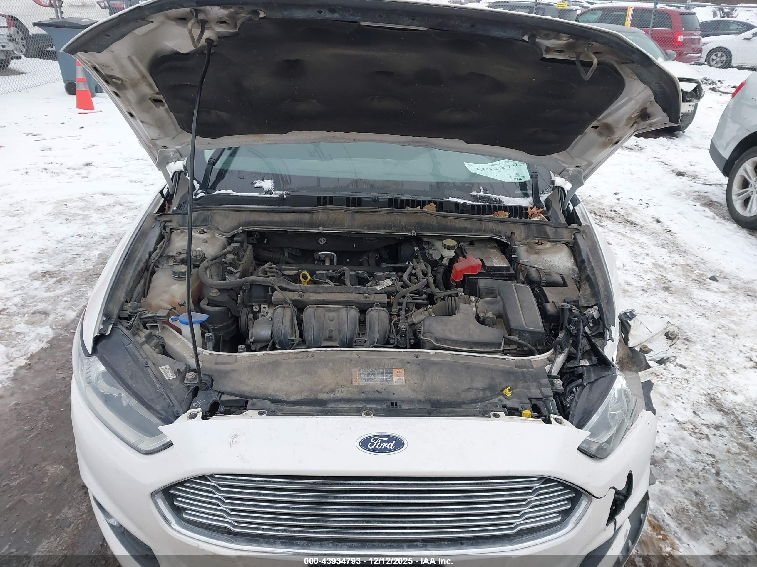FORD FUSION image 10
