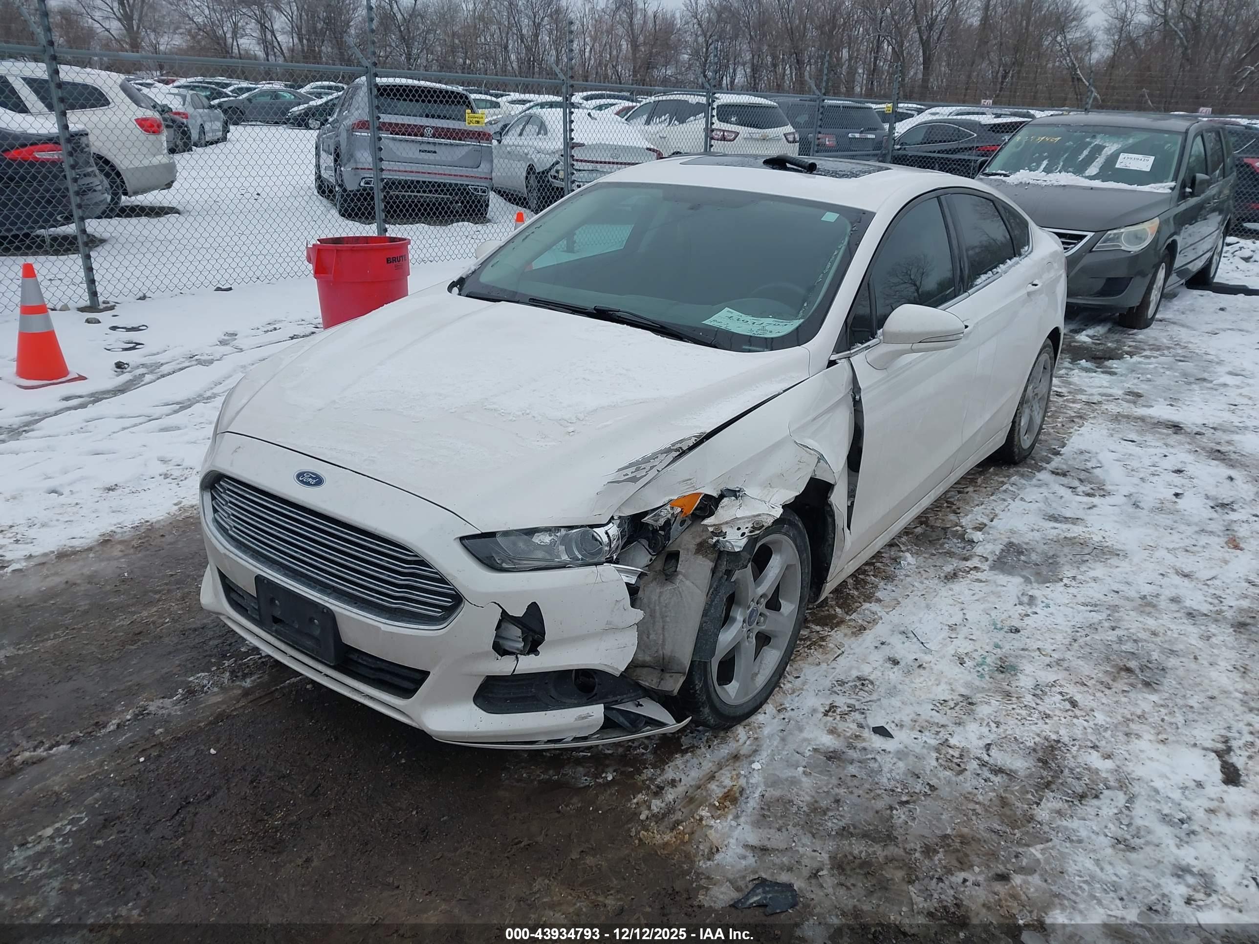 FORD FUSION image 2