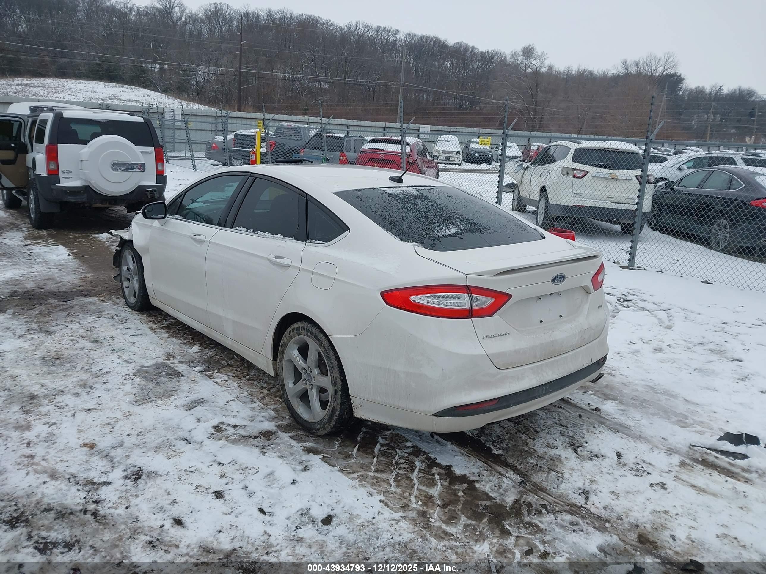 FORD FUSION image 3