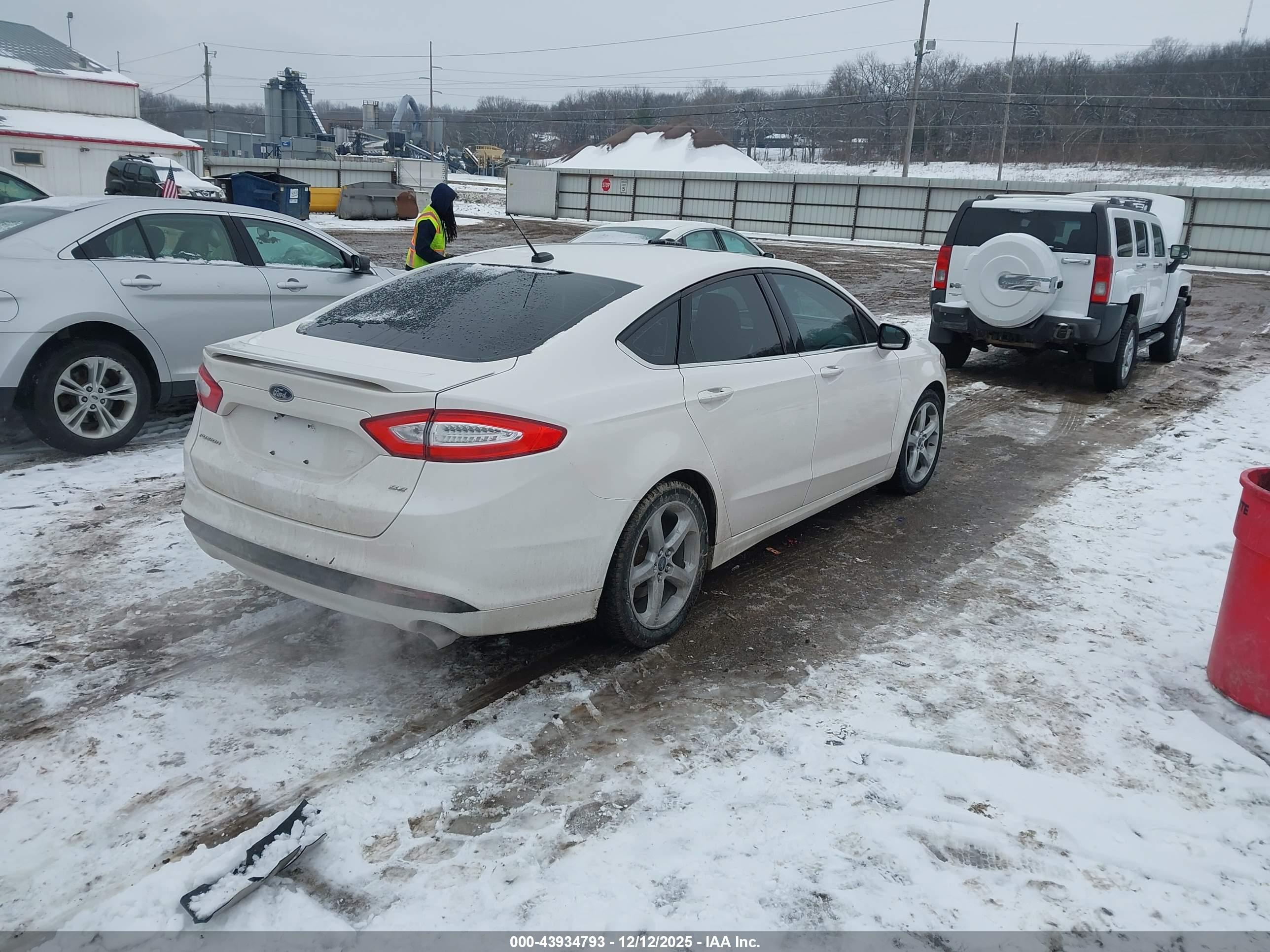 FORD FUSION image 4