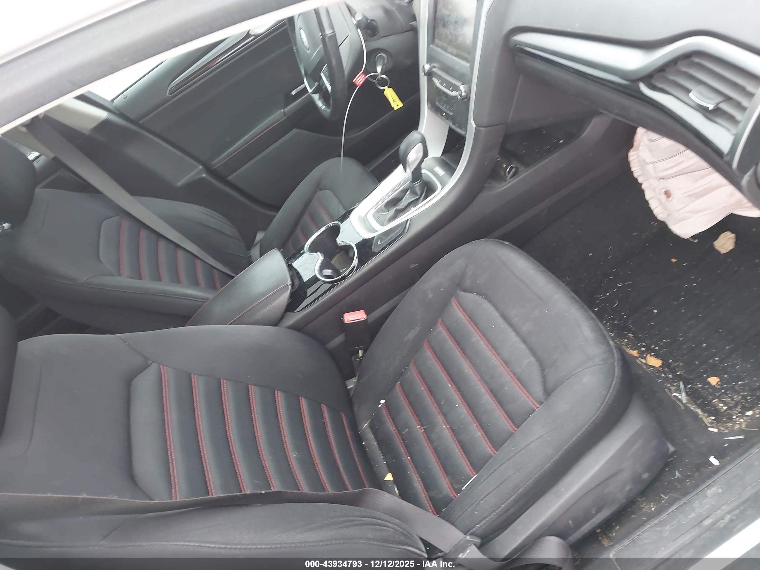 FORD FUSION image 5