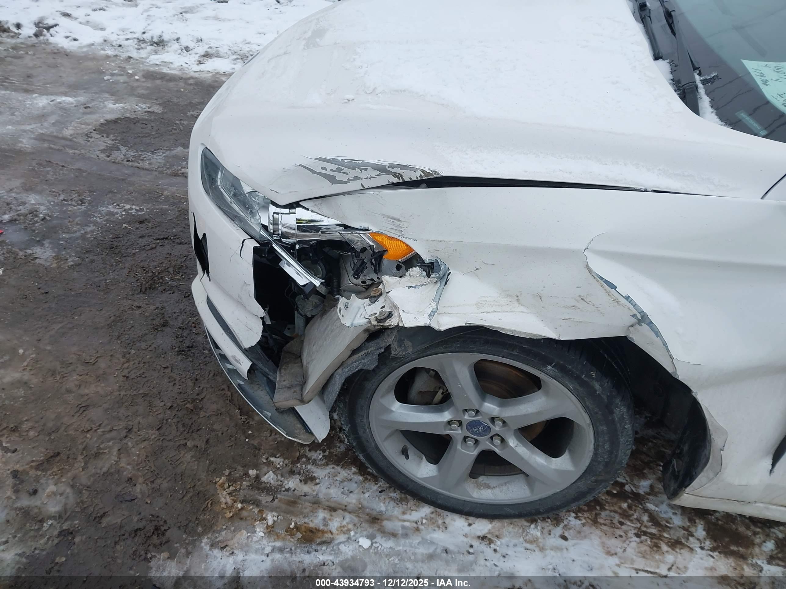 FORD FUSION image 6