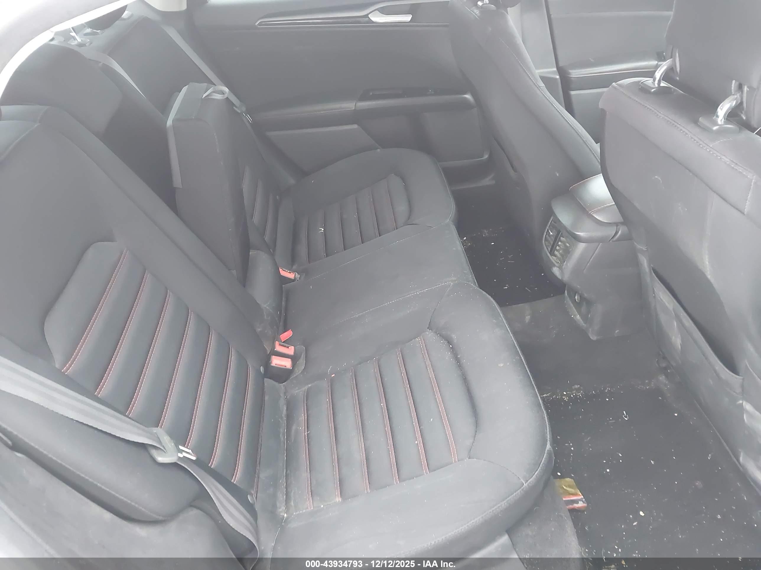 FORD FUSION image 8