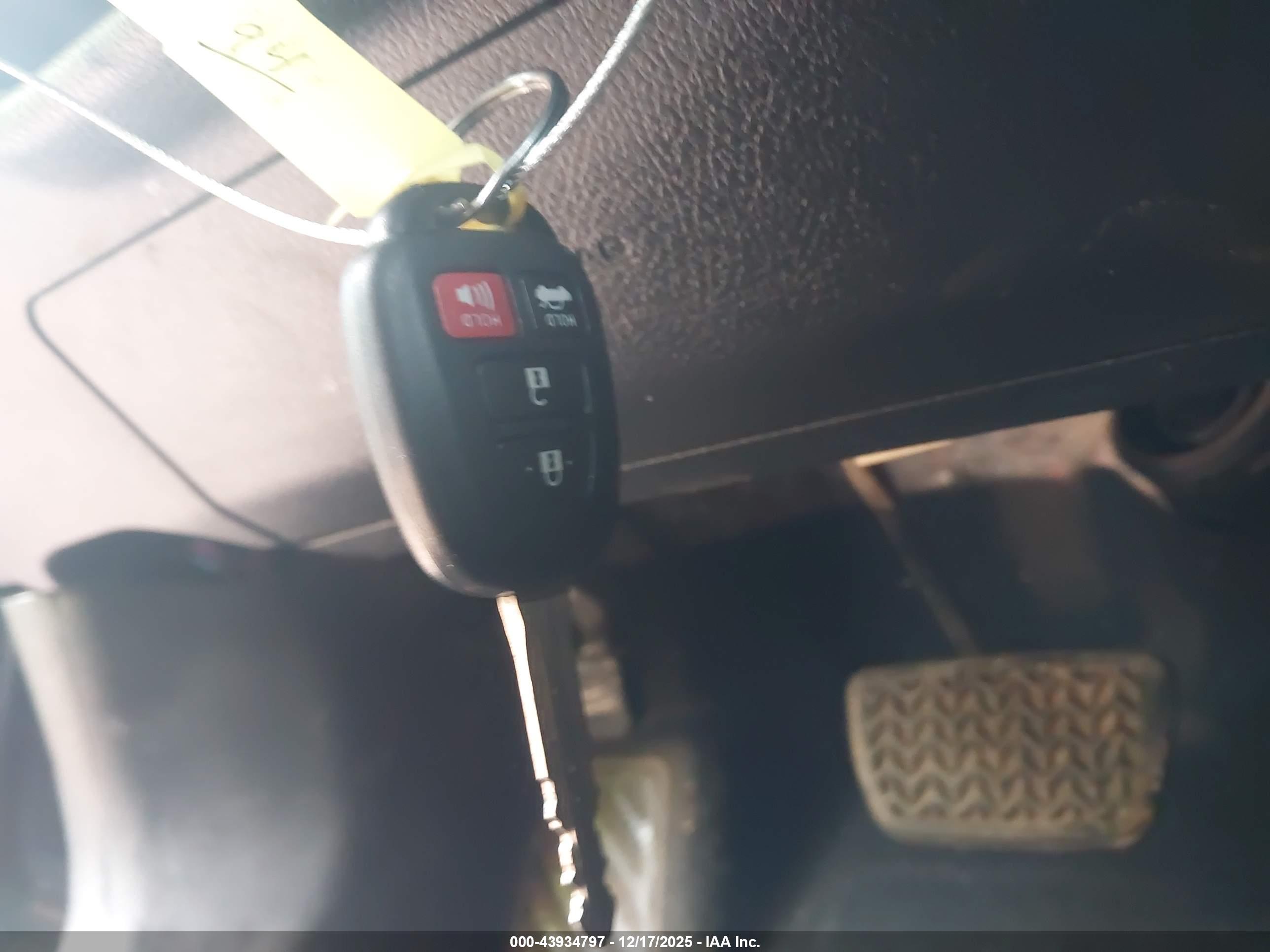 TOYOTA CAMRY image 11