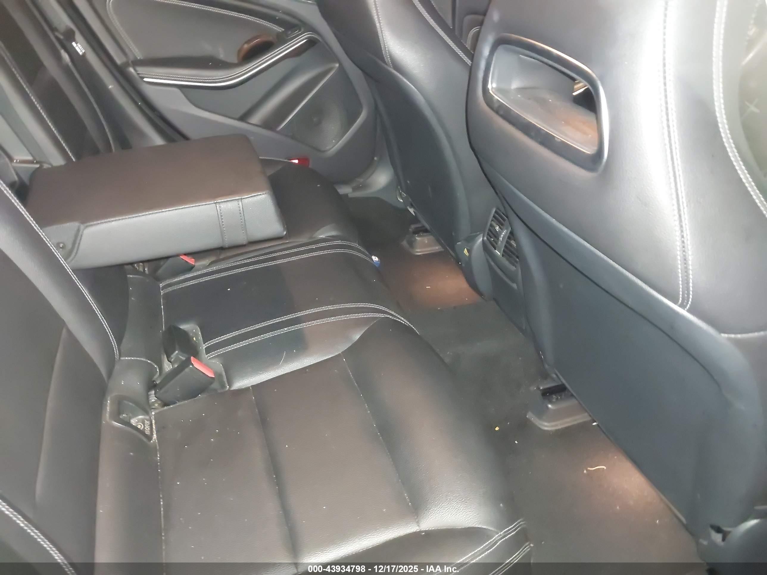 MERCEDES-BENZ CLA image 8
