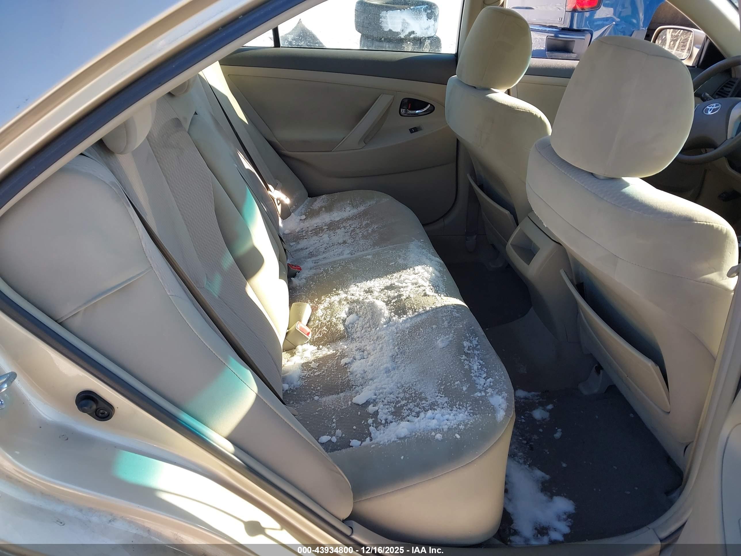 TOYOTA CAMRY image 8