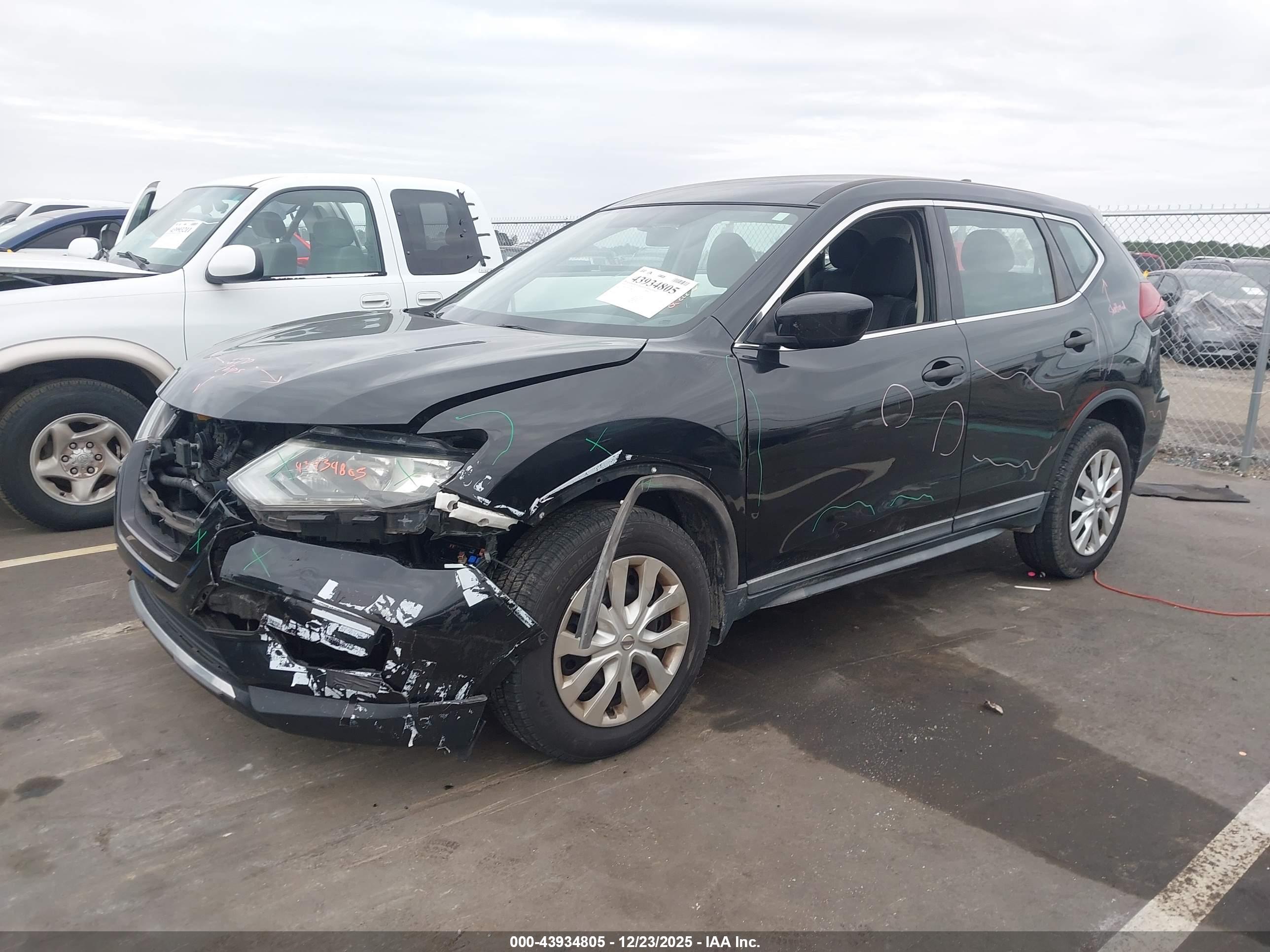 NISSAN ROGUE image 2