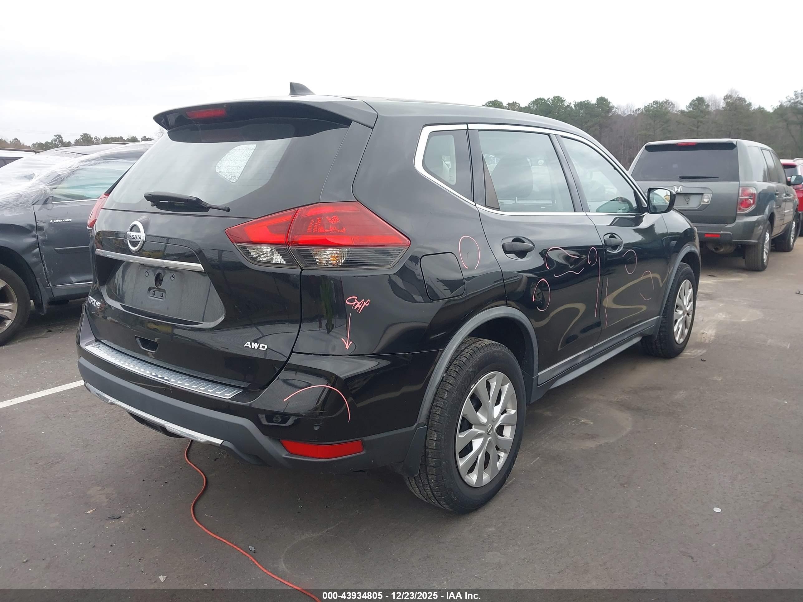 NISSAN ROGUE image 4