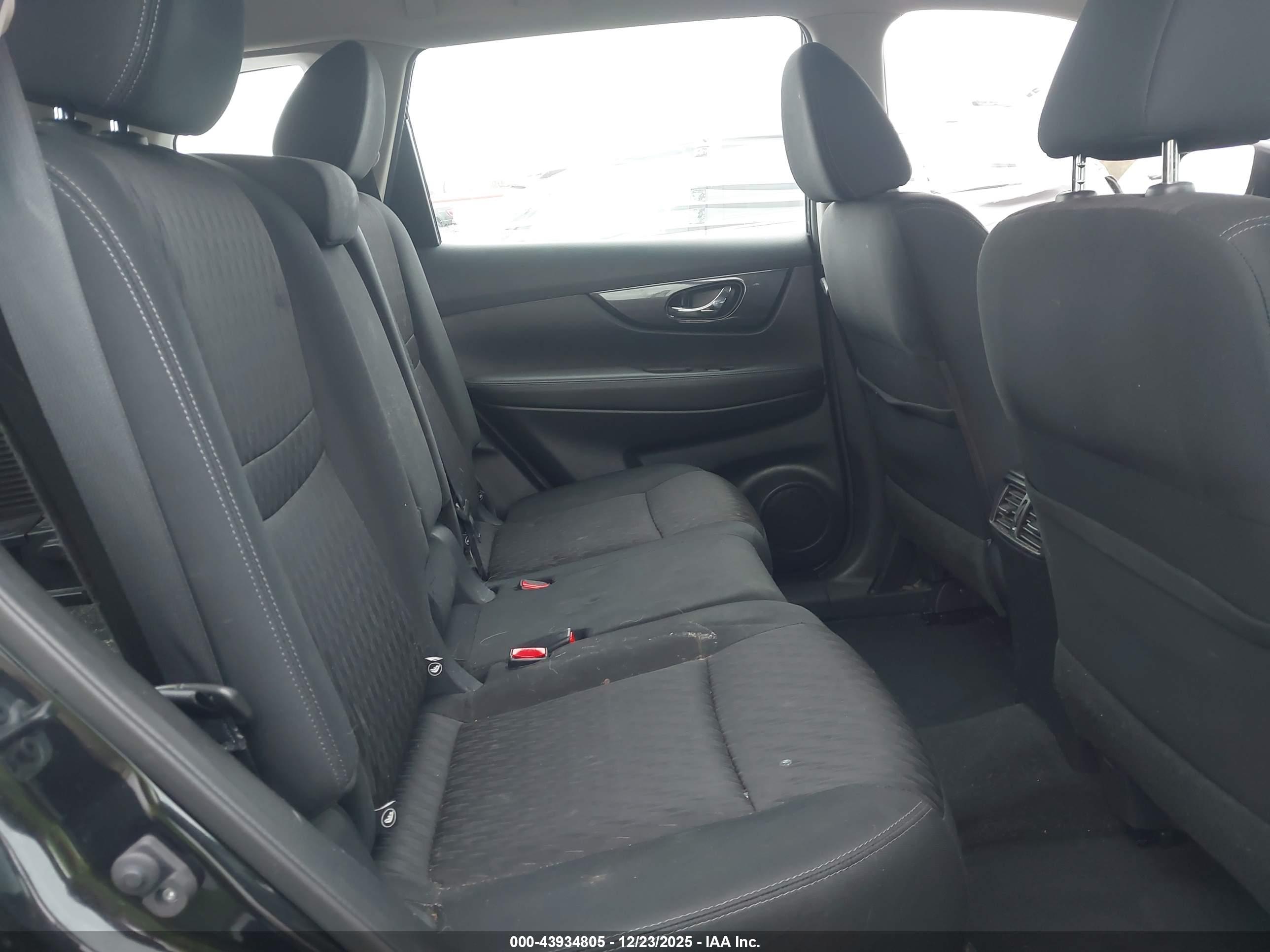 NISSAN ROGUE image 8