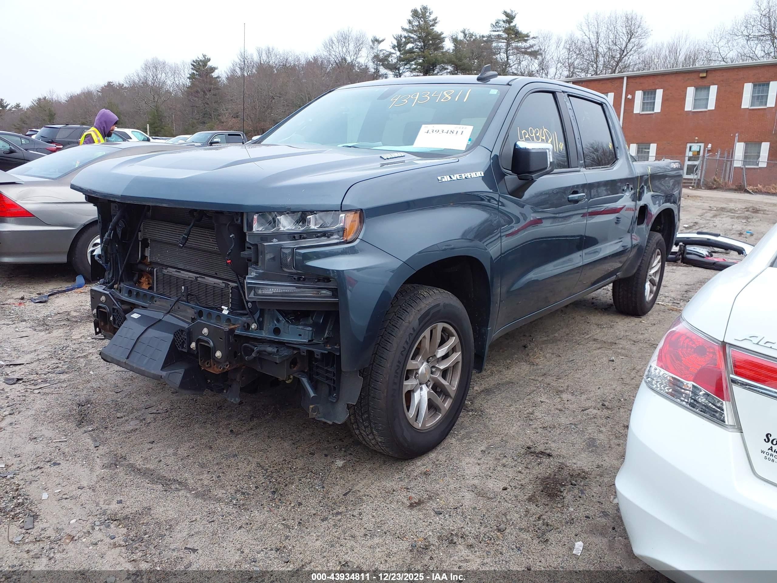 CHEVROLET SILVERADO image 2