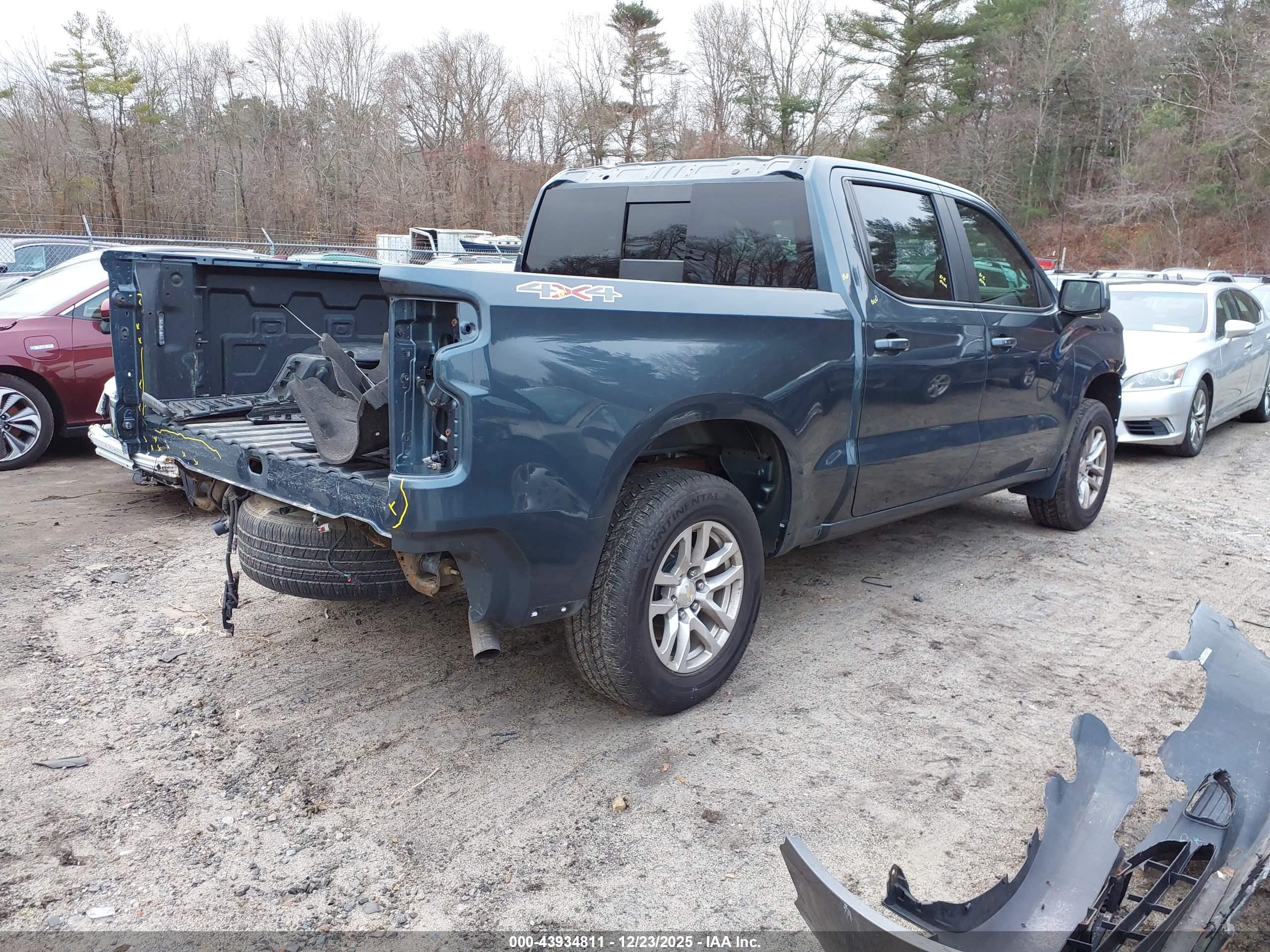 CHEVROLET SILVERADO image 4