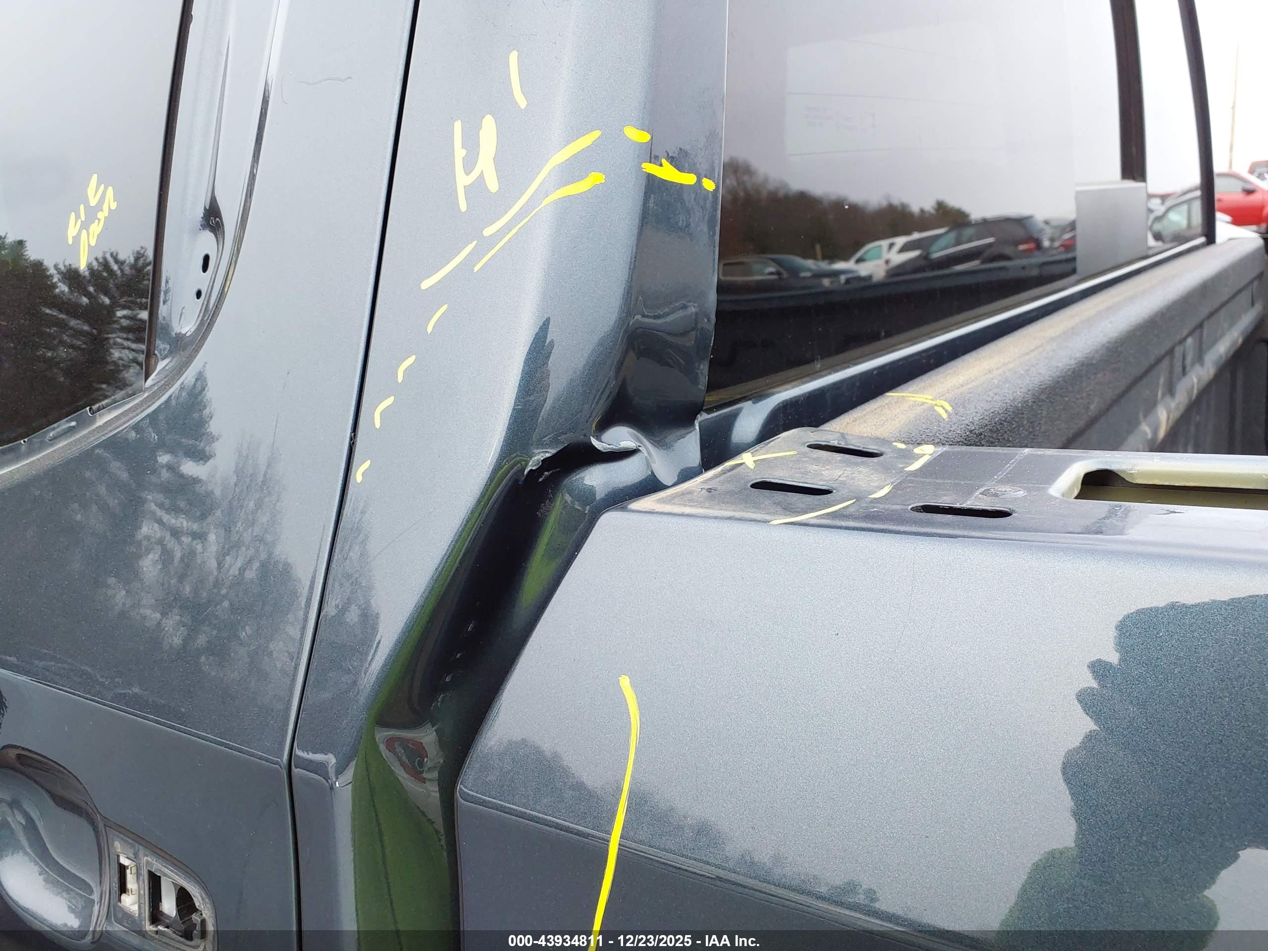 CHEVROLET SILVERADO image 6