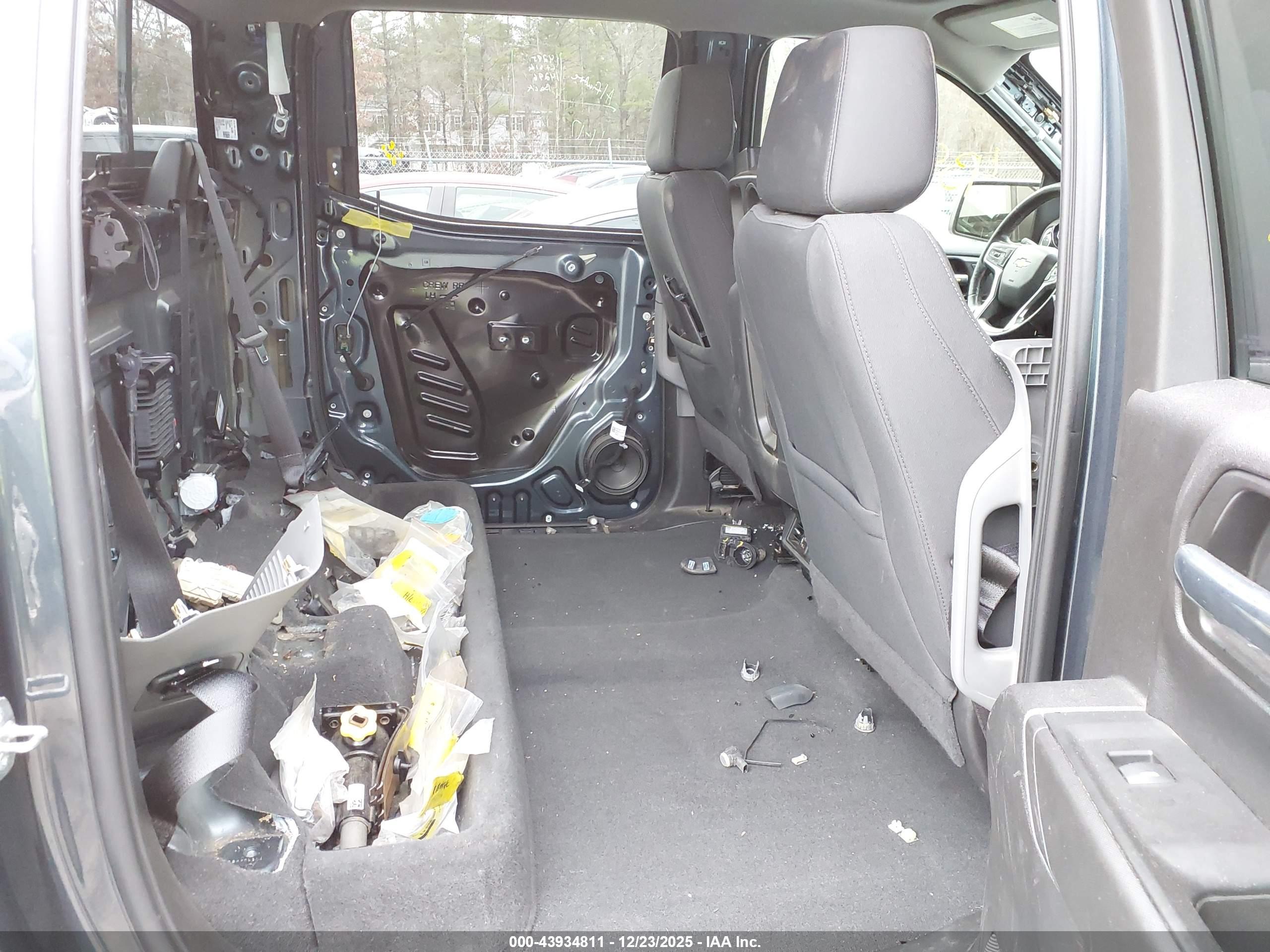 CHEVROLET SILVERADO image 8