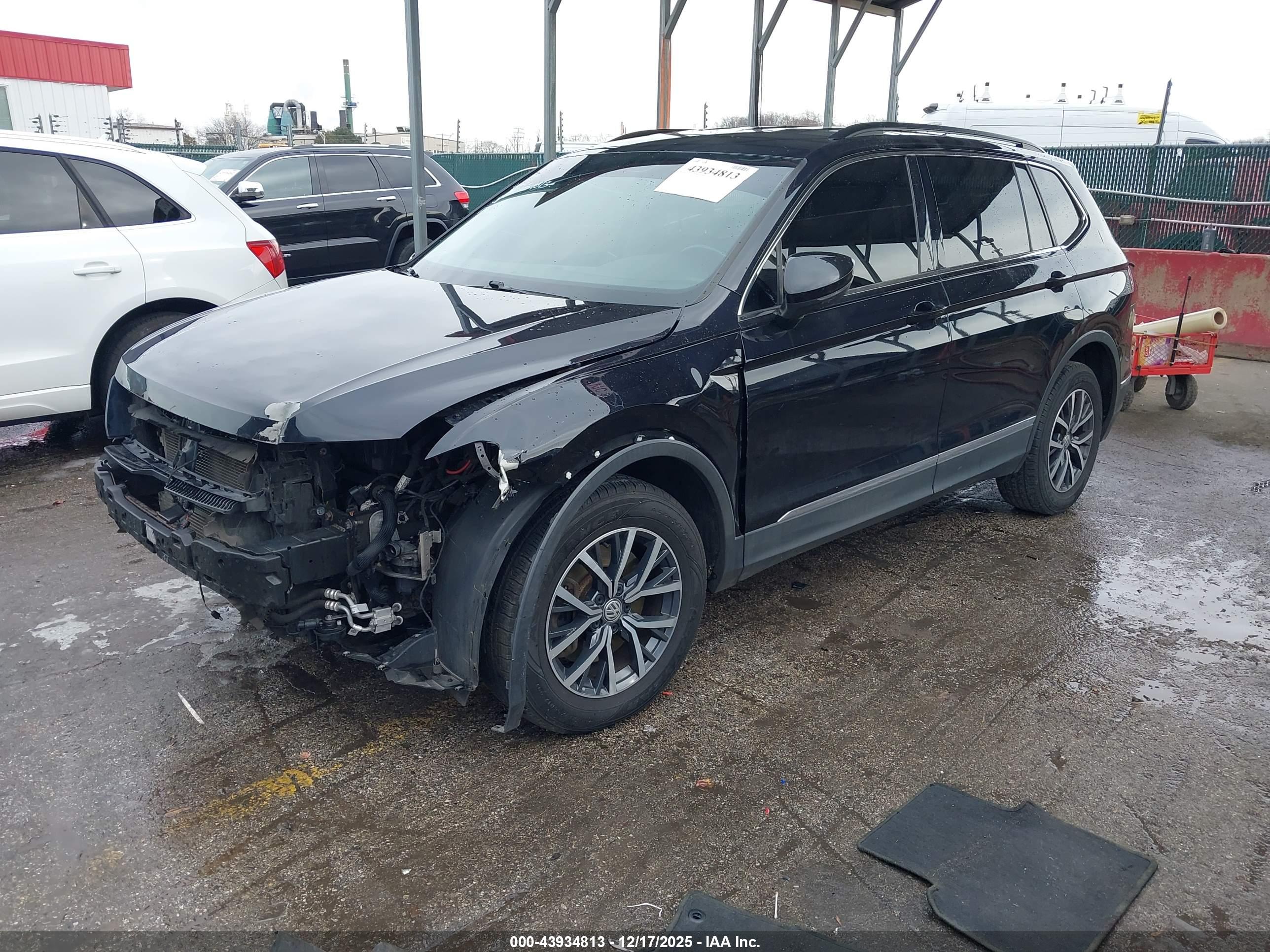 VOLKSWAGEN TIGUAN image 2