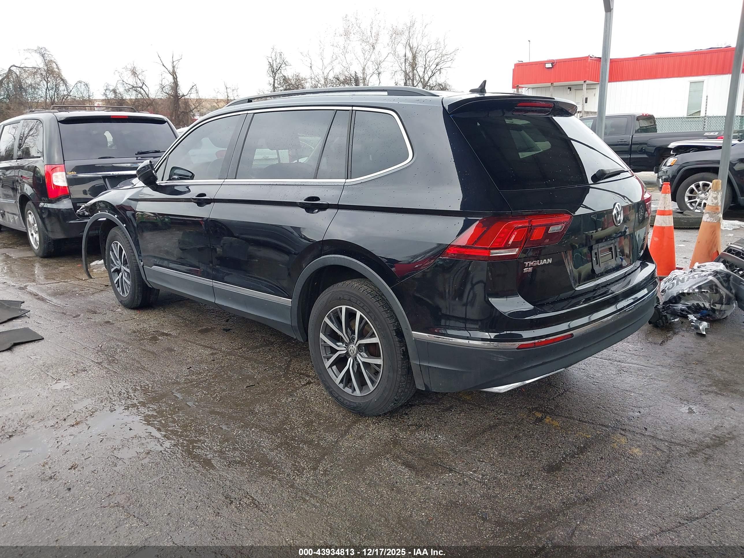 VOLKSWAGEN TIGUAN image 3