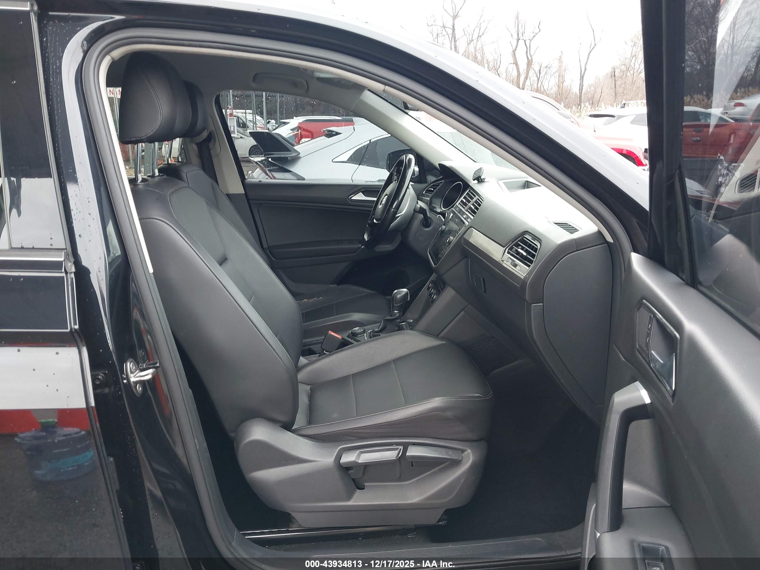 VOLKSWAGEN TIGUAN image 5