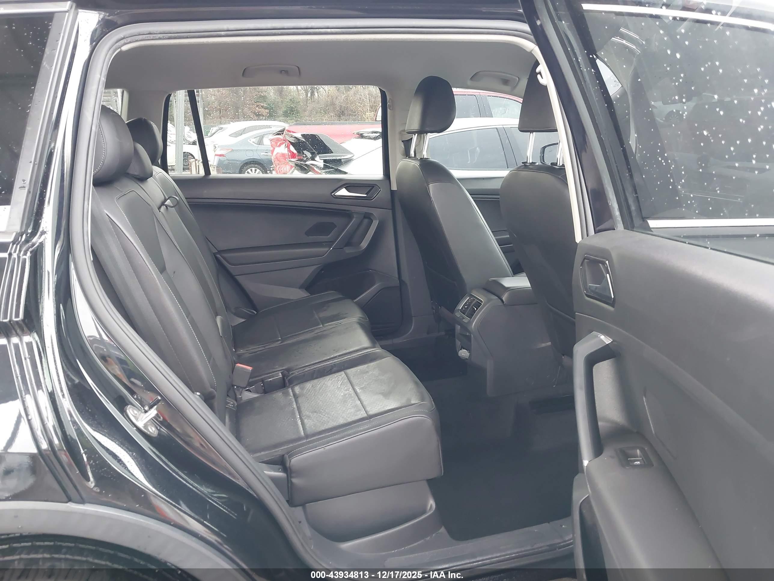 VOLKSWAGEN TIGUAN image 8