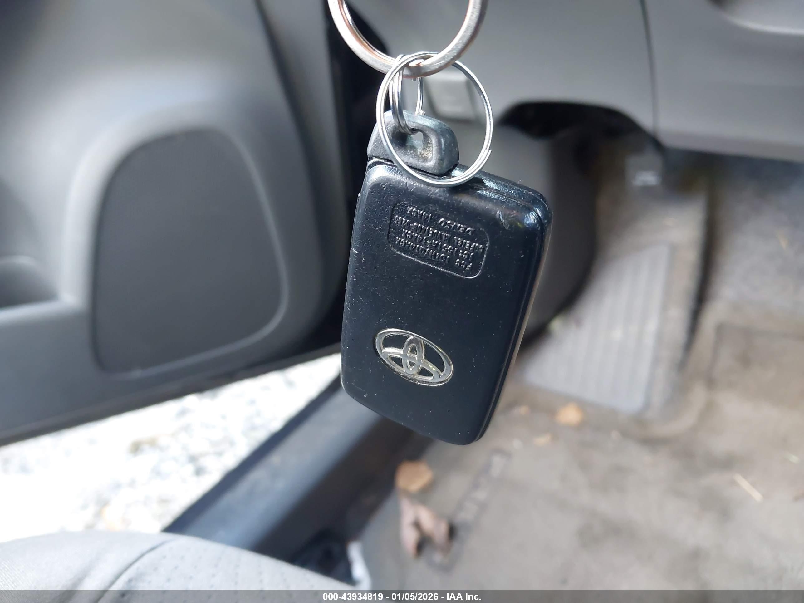 TOYOTA PRIUS image 11