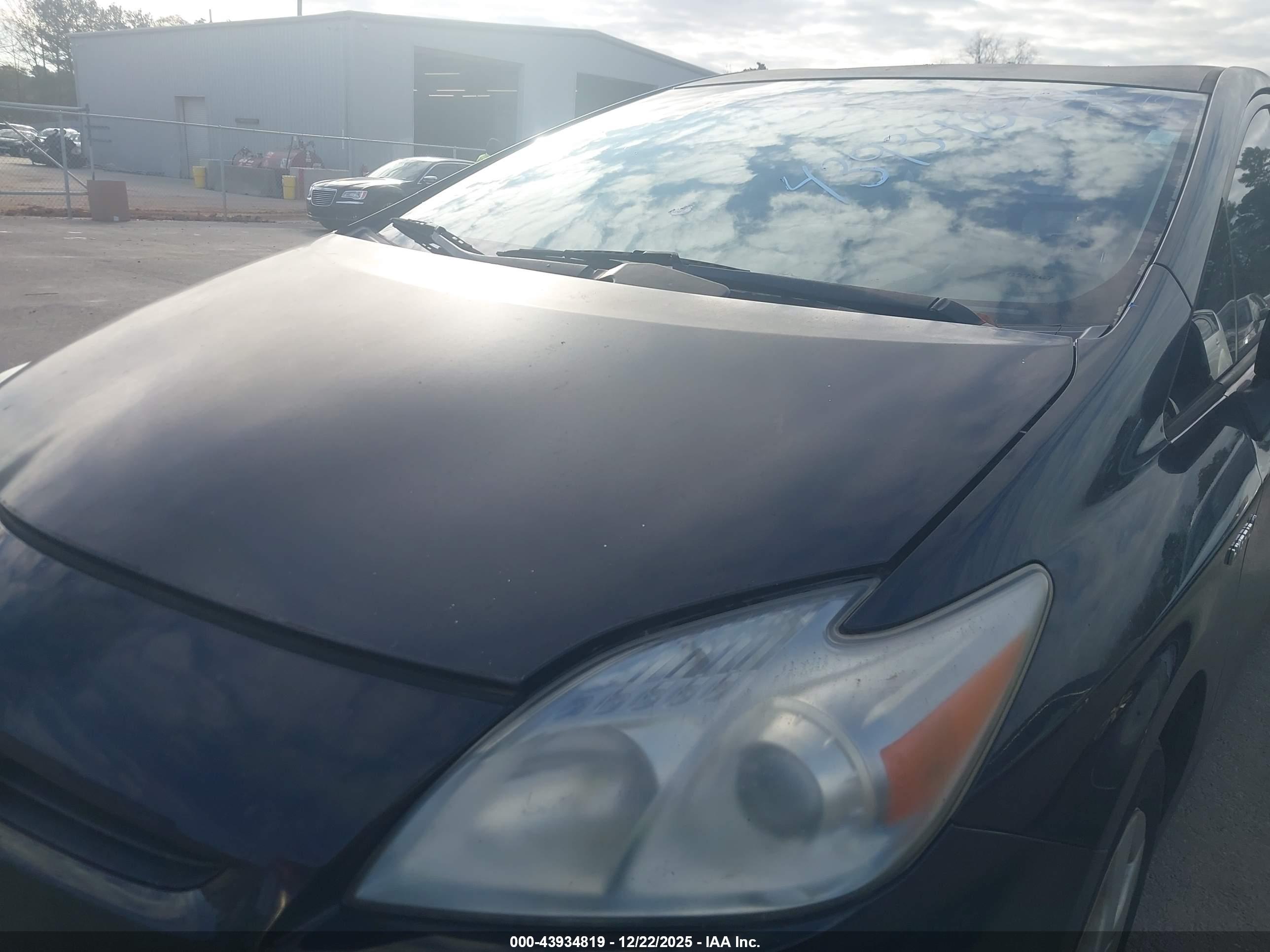 TOYOTA PRIUS image 6
