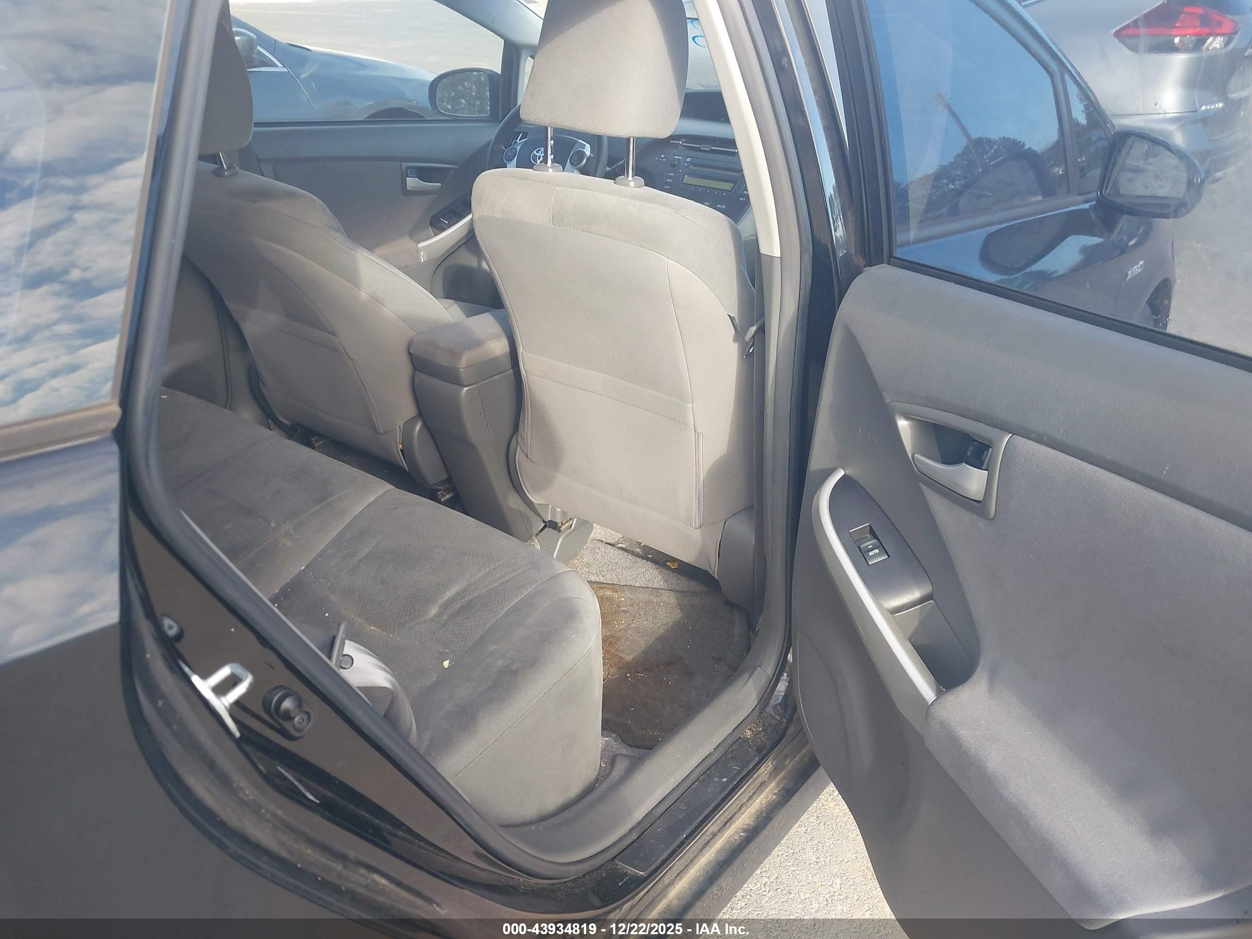 TOYOTA PRIUS image 8