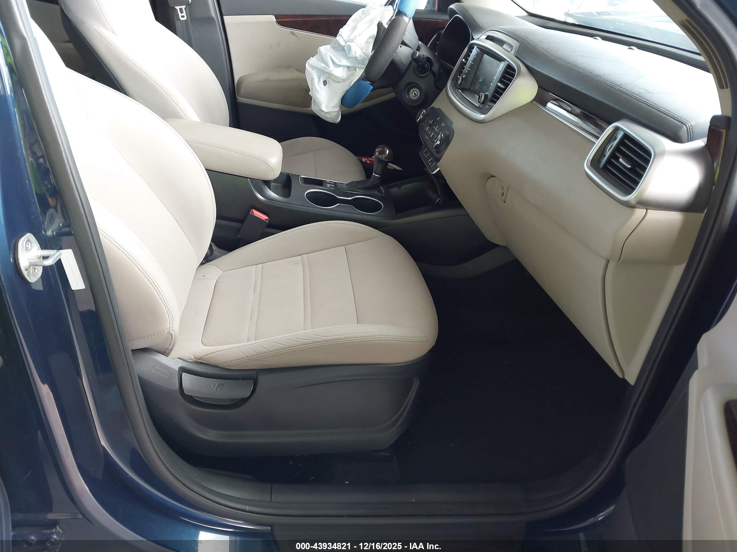KIA SORENTO image 5