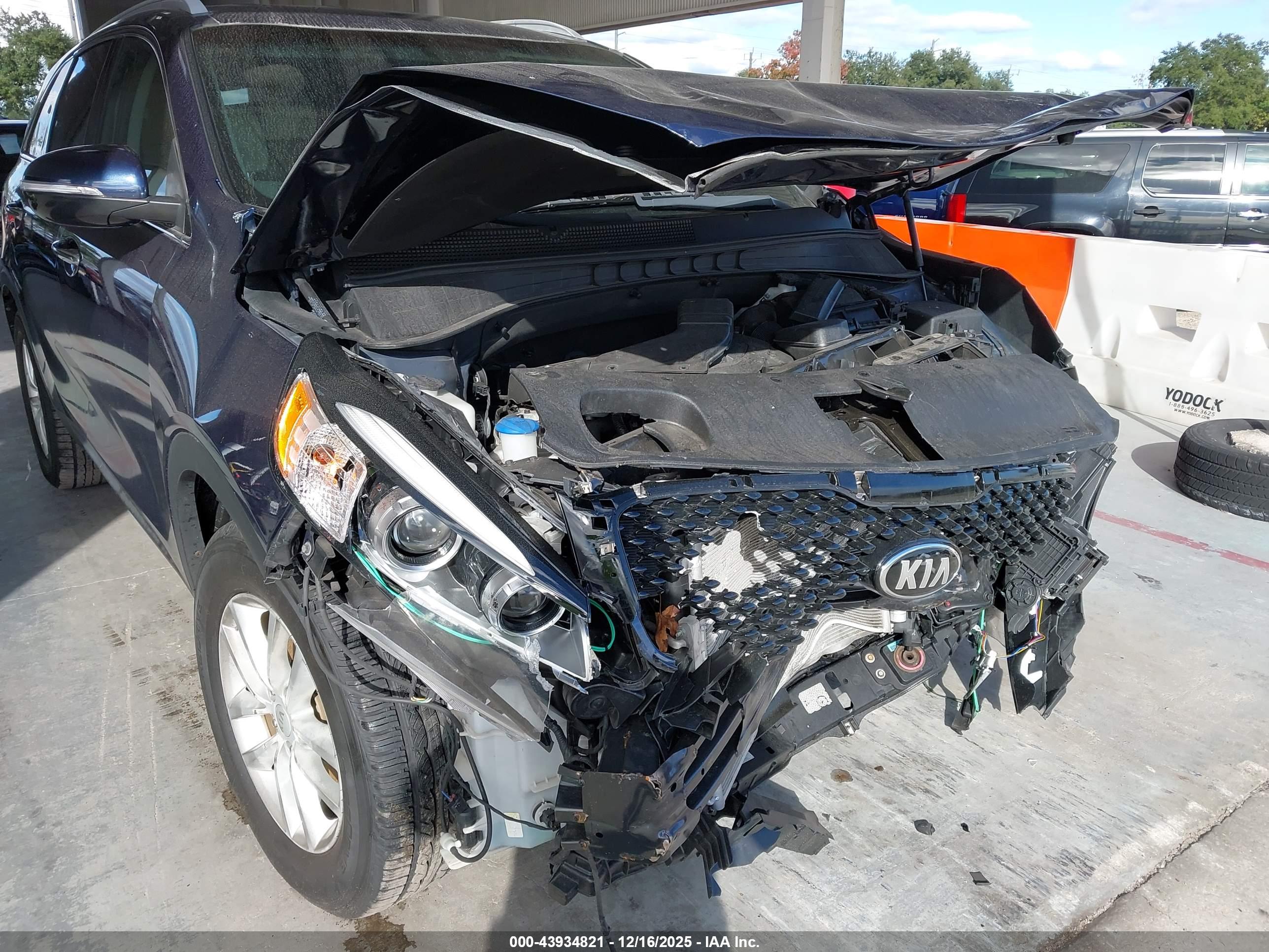 KIA SORENTO image 6