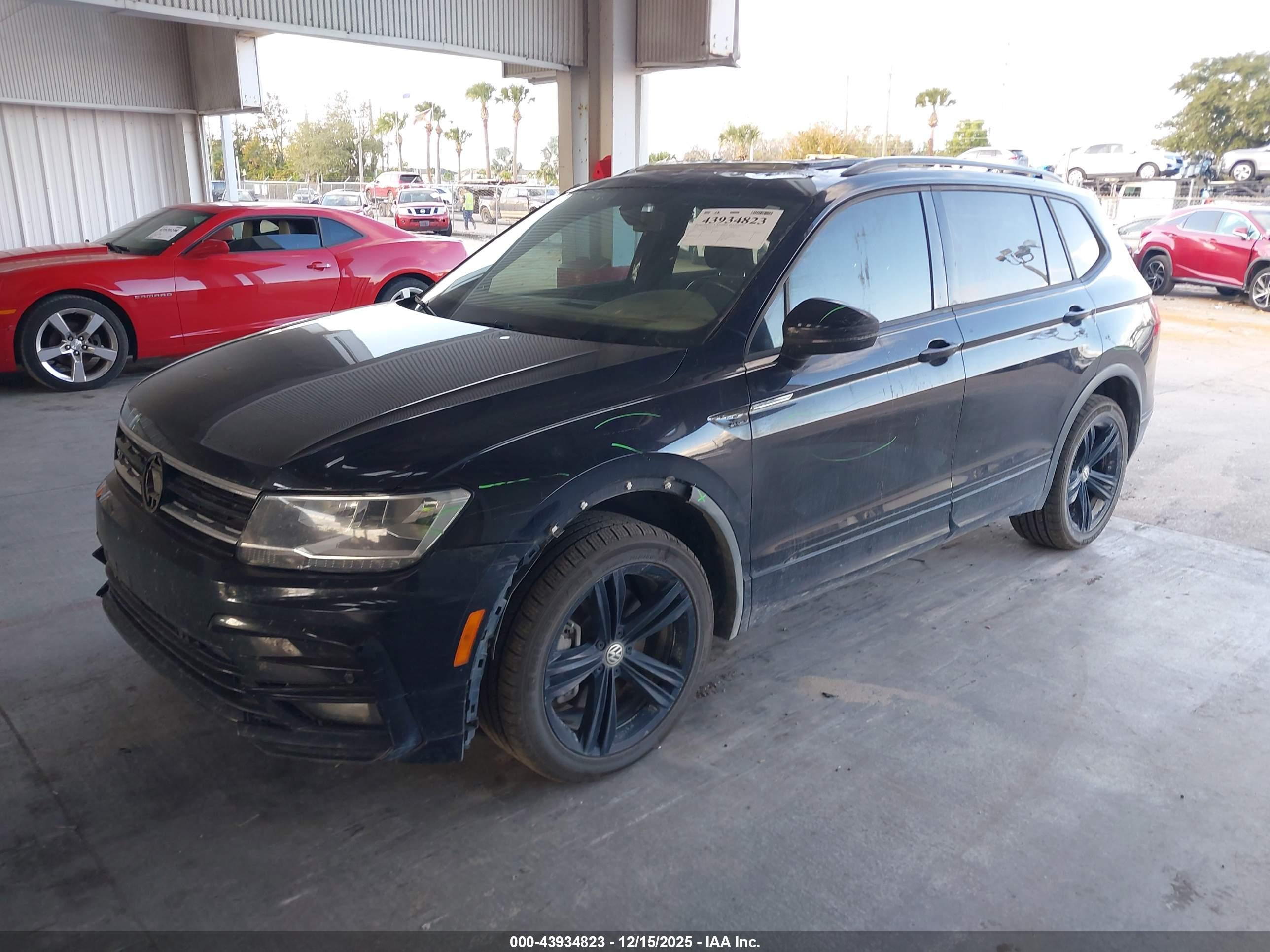 VOLKSWAGEN TIGUAN image 2