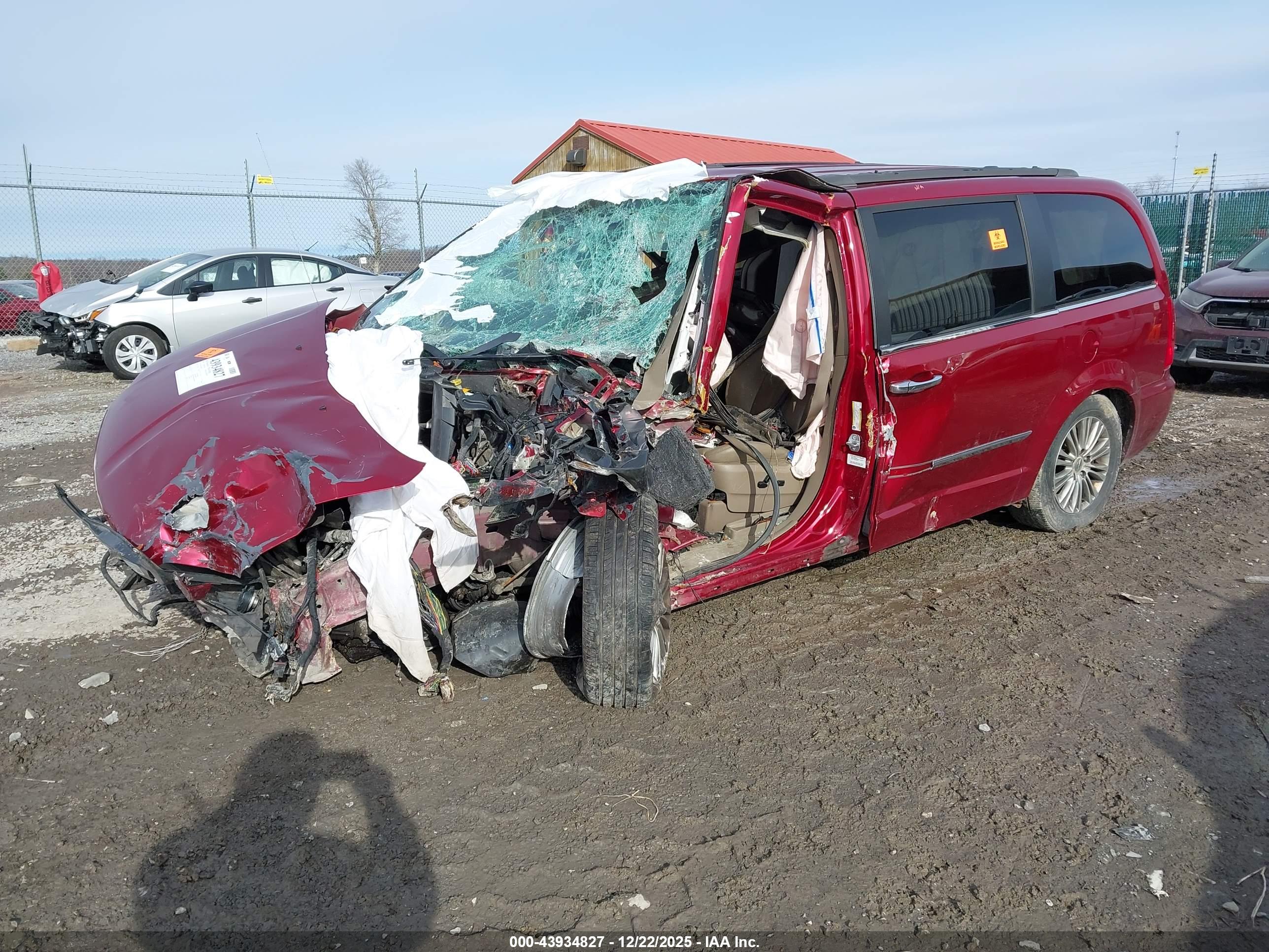 CHRYSLER TOWN image 2
