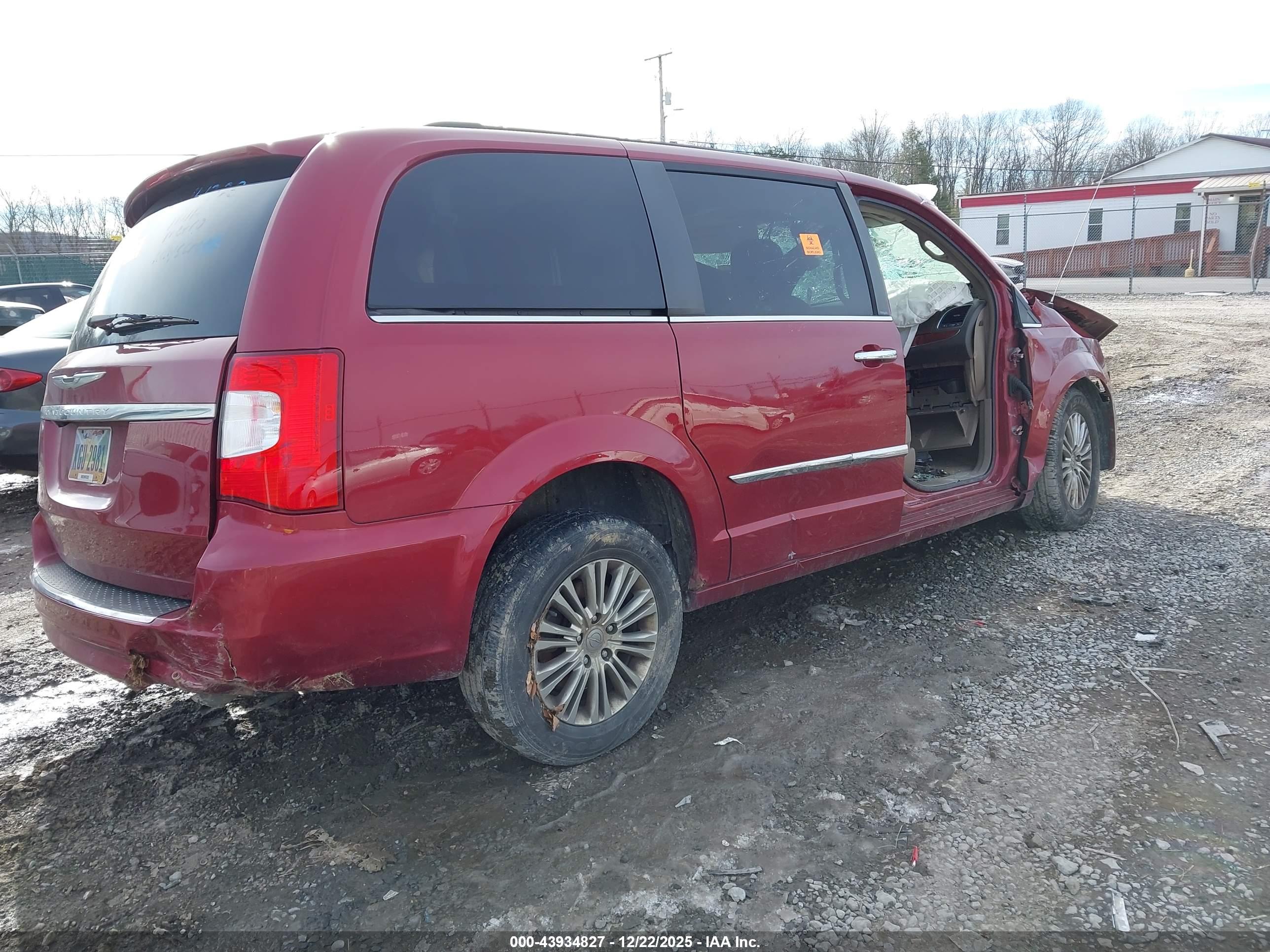 CHRYSLER TOWN image 4
