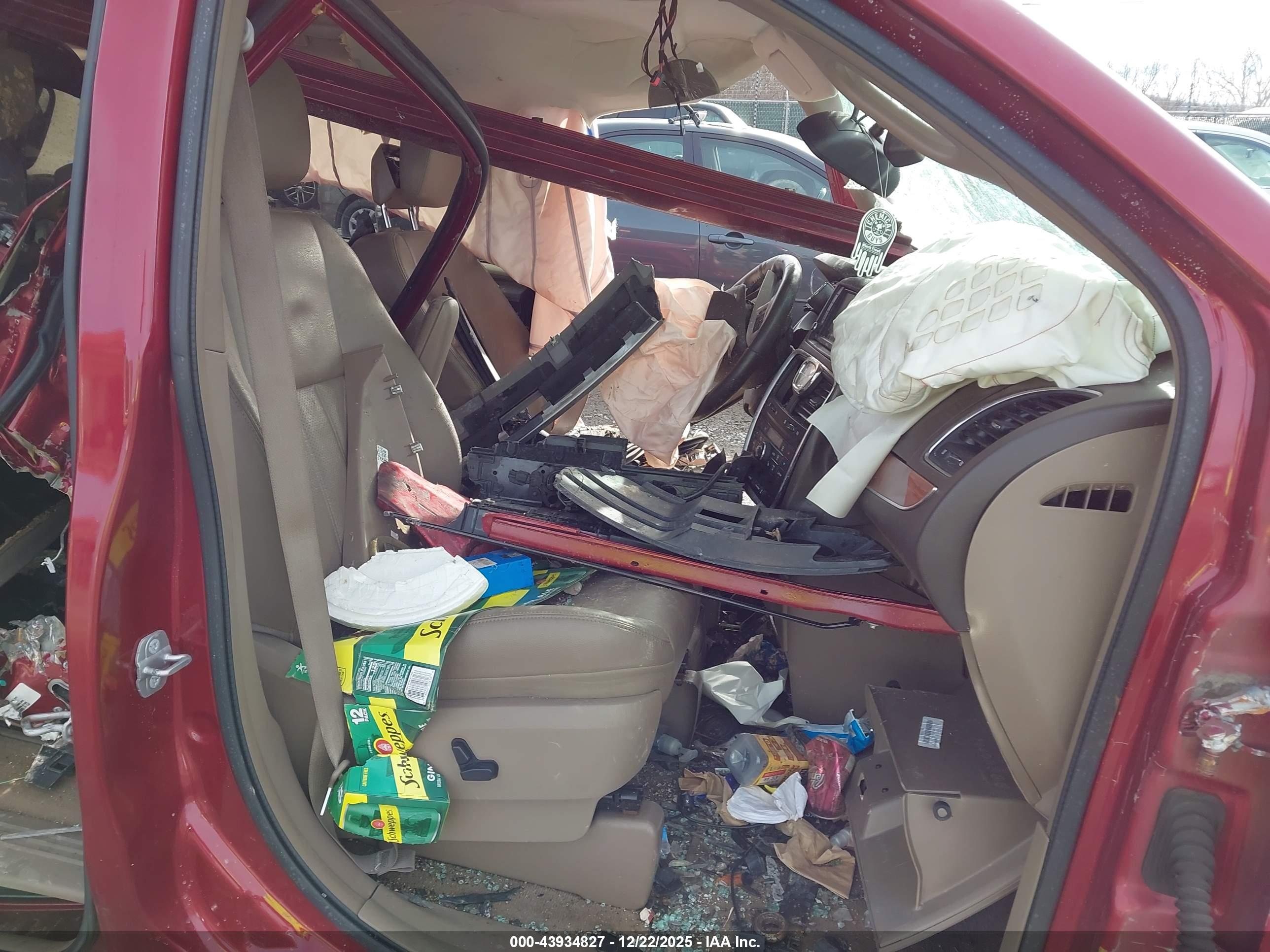 CHRYSLER TOWN image 5