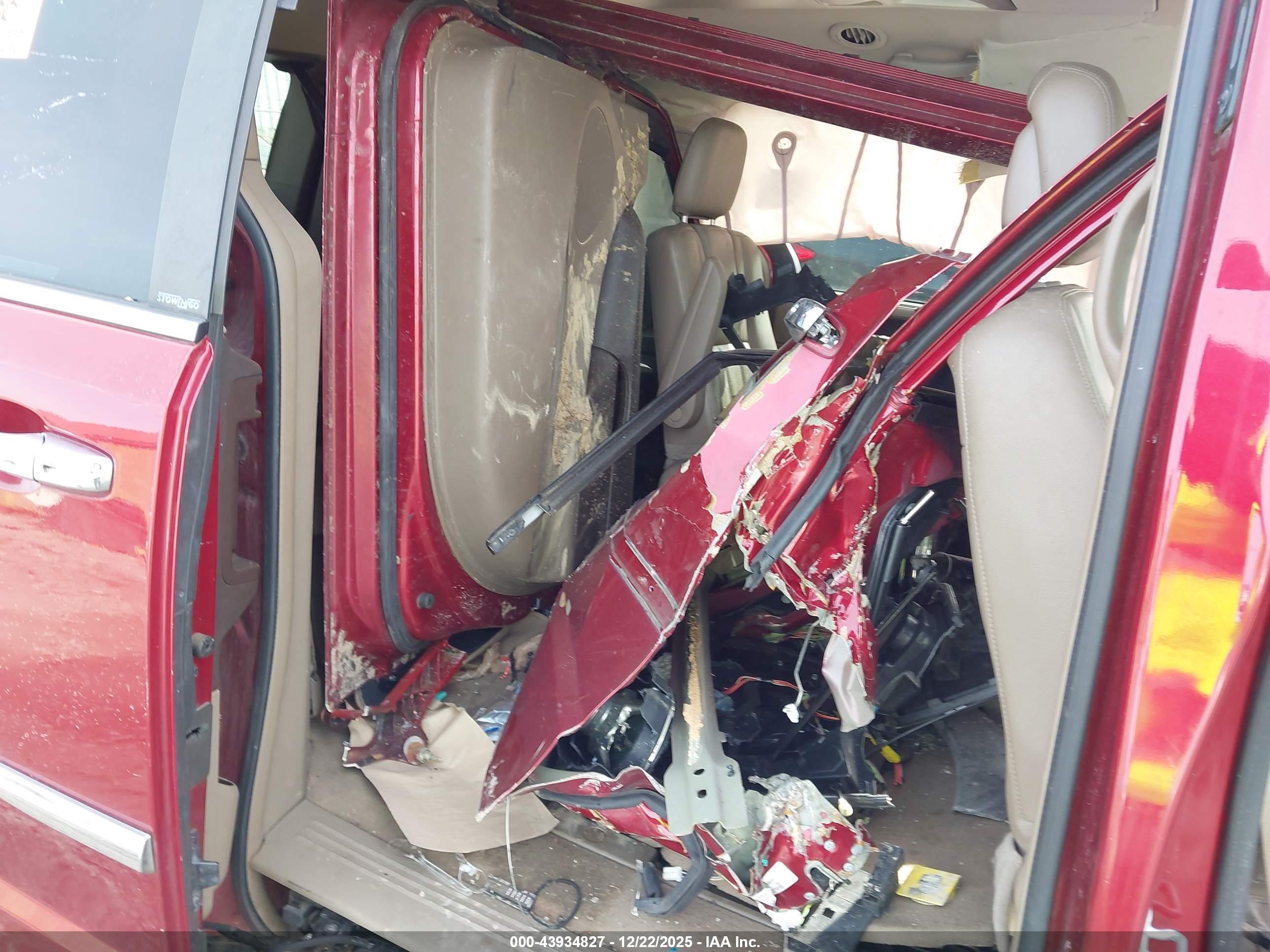 CHRYSLER TOWN image 8