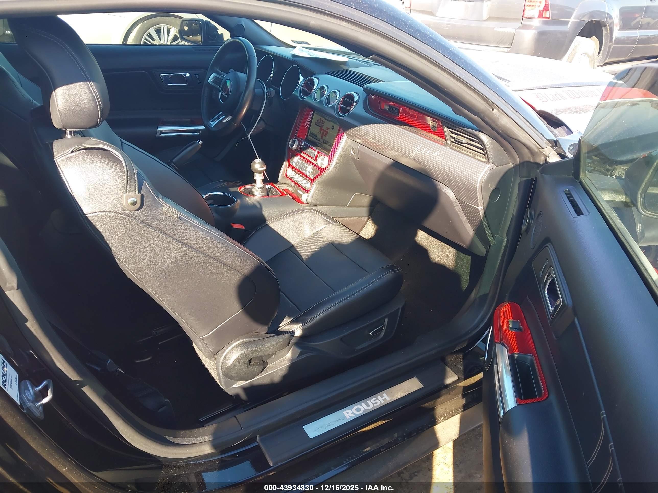 FORD MUSTANG image 5