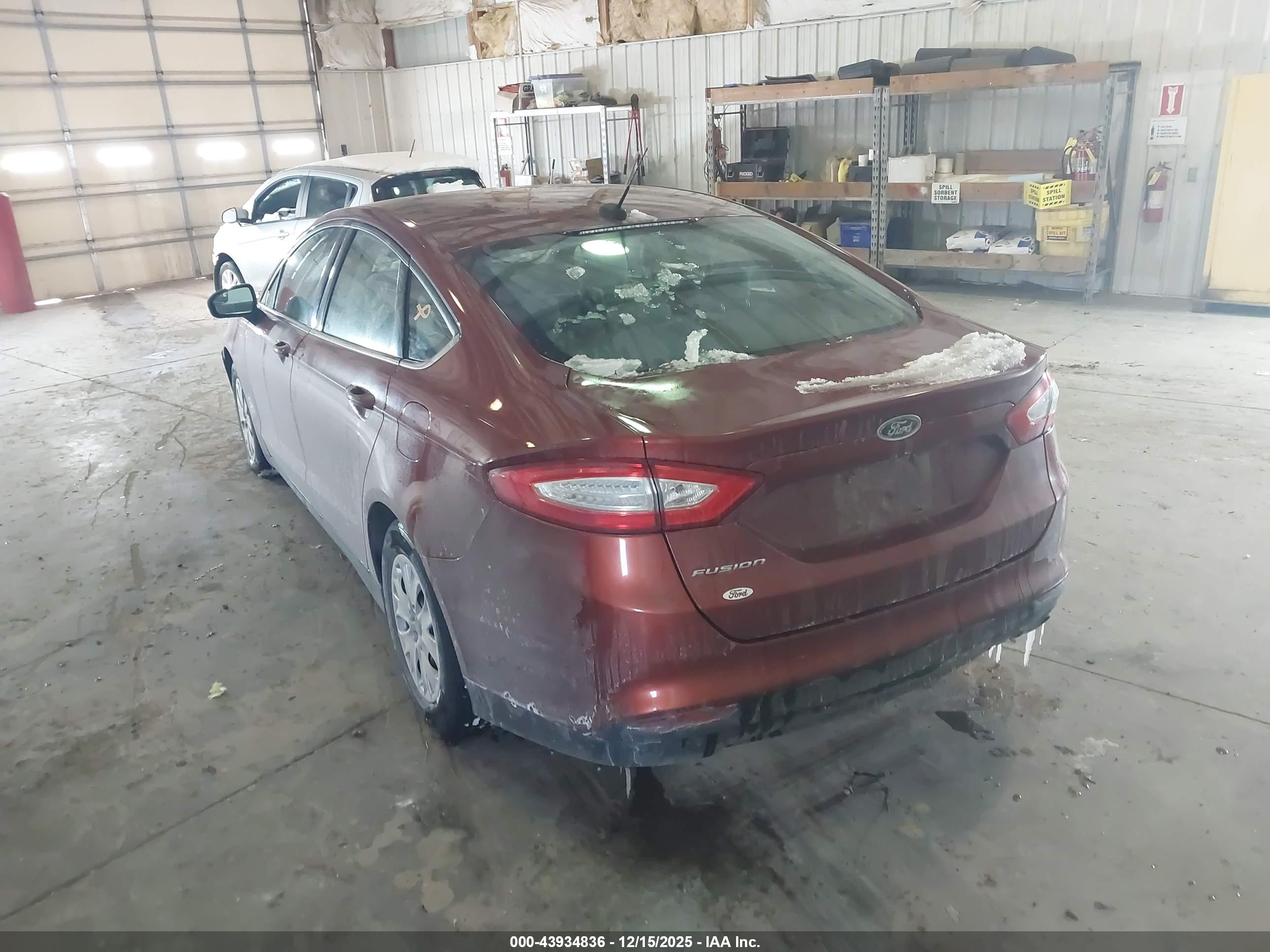 FORD FUSION image 3