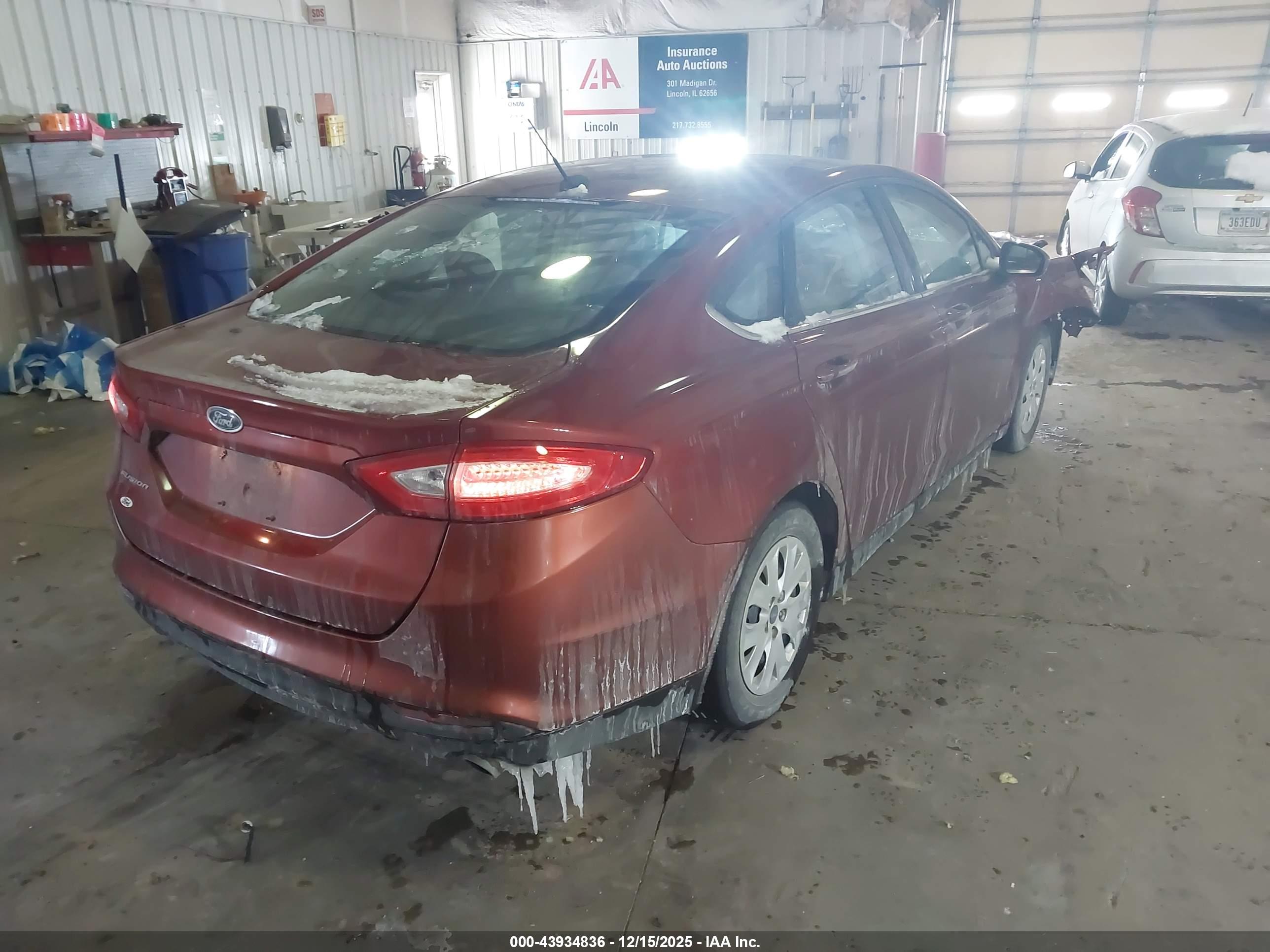 FORD FUSION image 4
