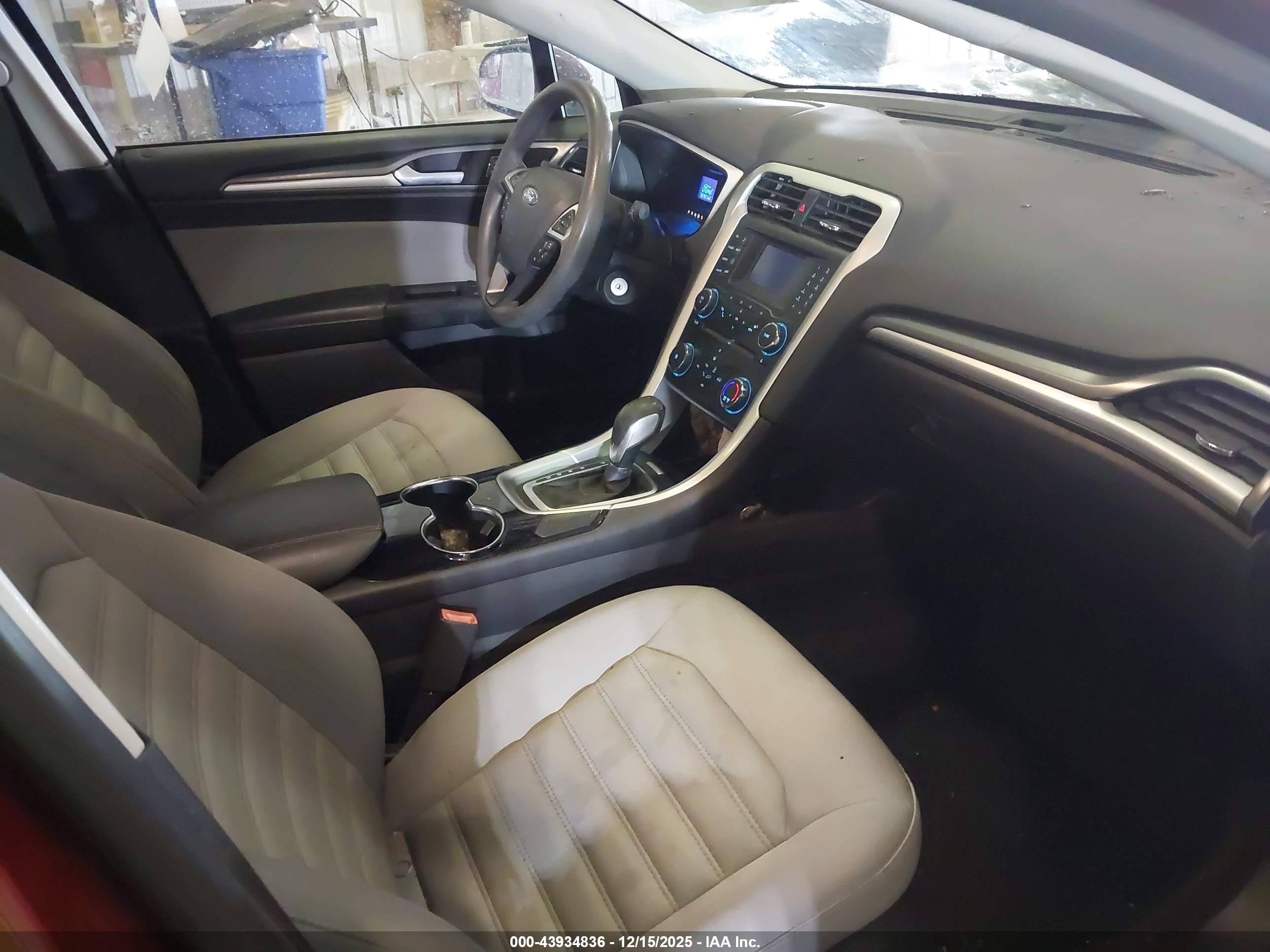 FORD FUSION image 5