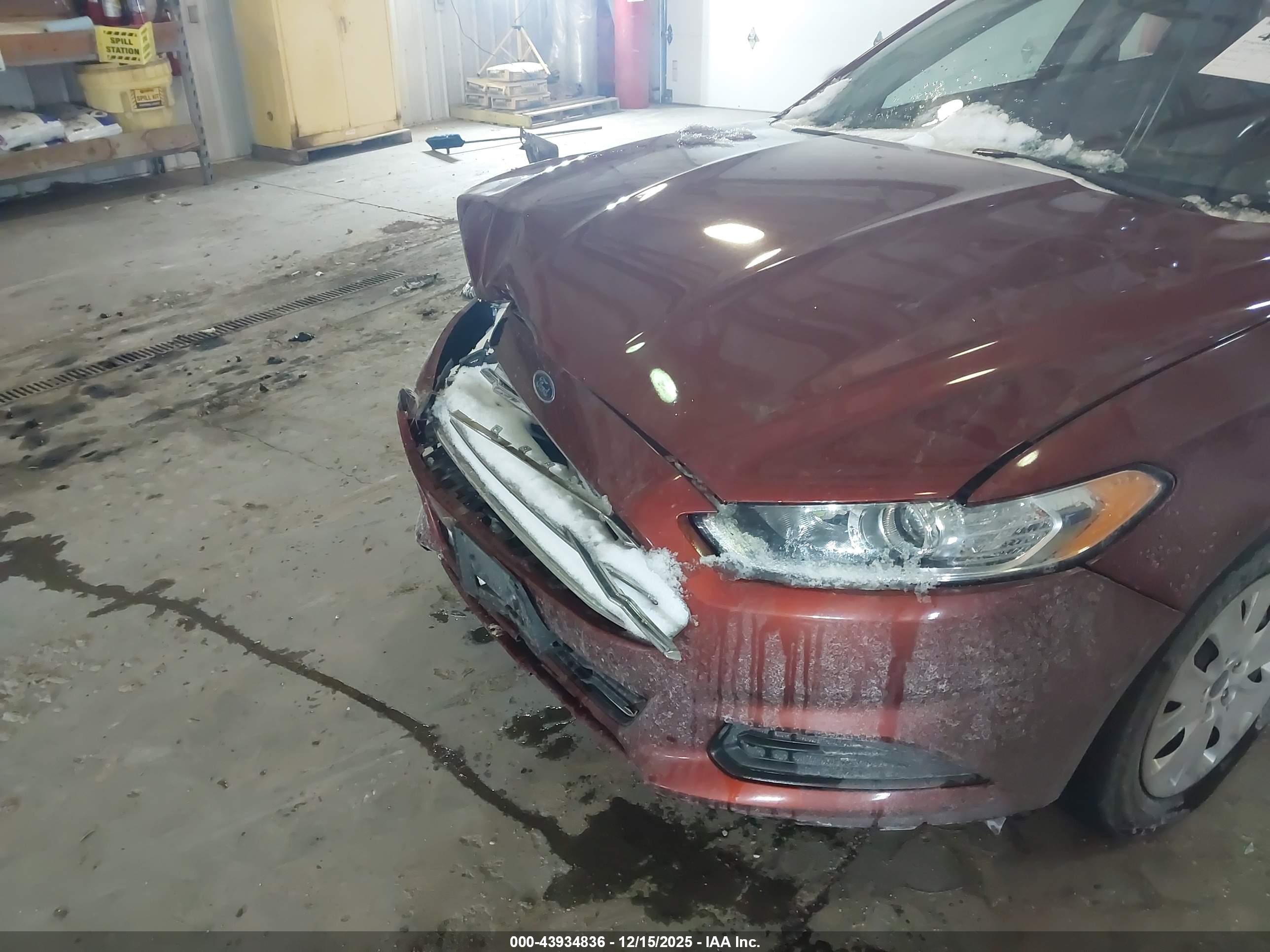 FORD FUSION image 6